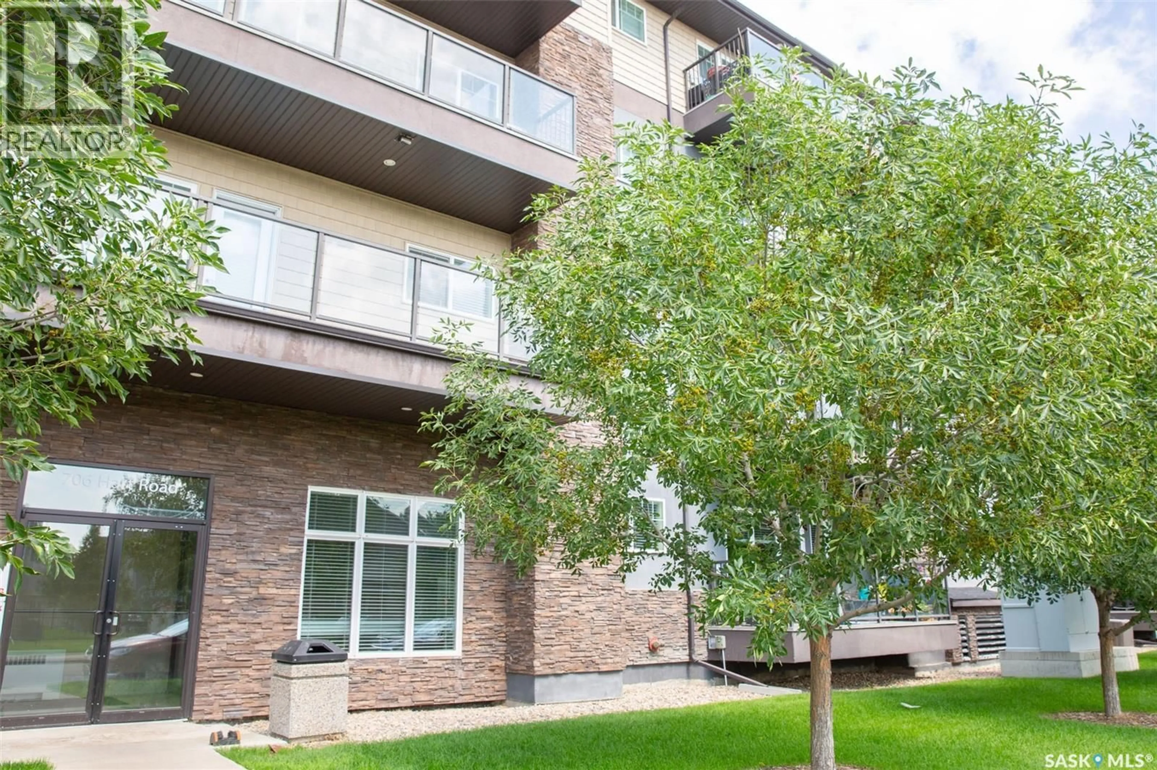 Patio, building for 206 - 706 HART ROAD, Saskatoon Saskatchewan S7M4L5