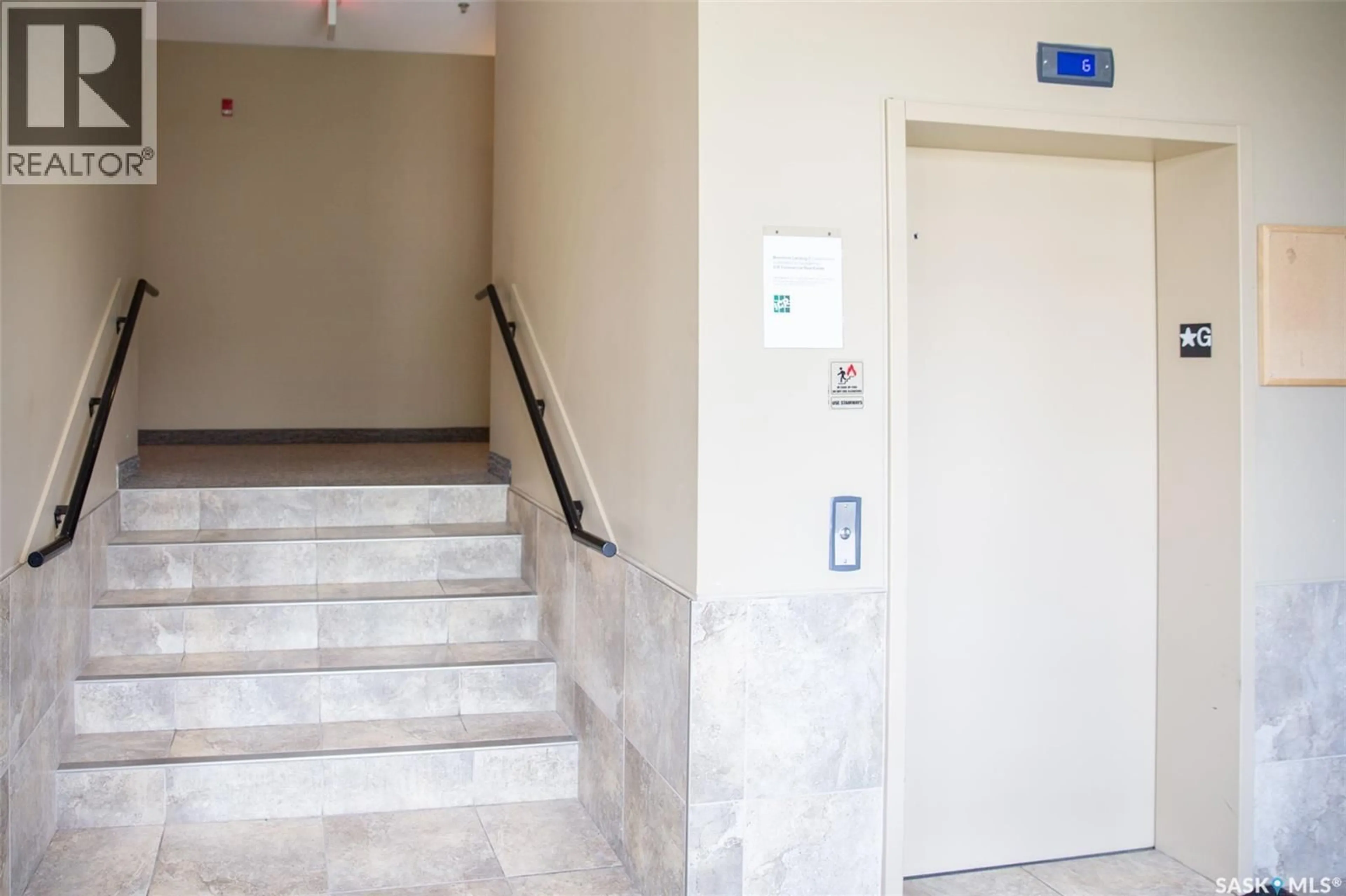 Indoor foyer for 206 - 706 HART ROAD, Saskatoon Saskatchewan S7M4L5