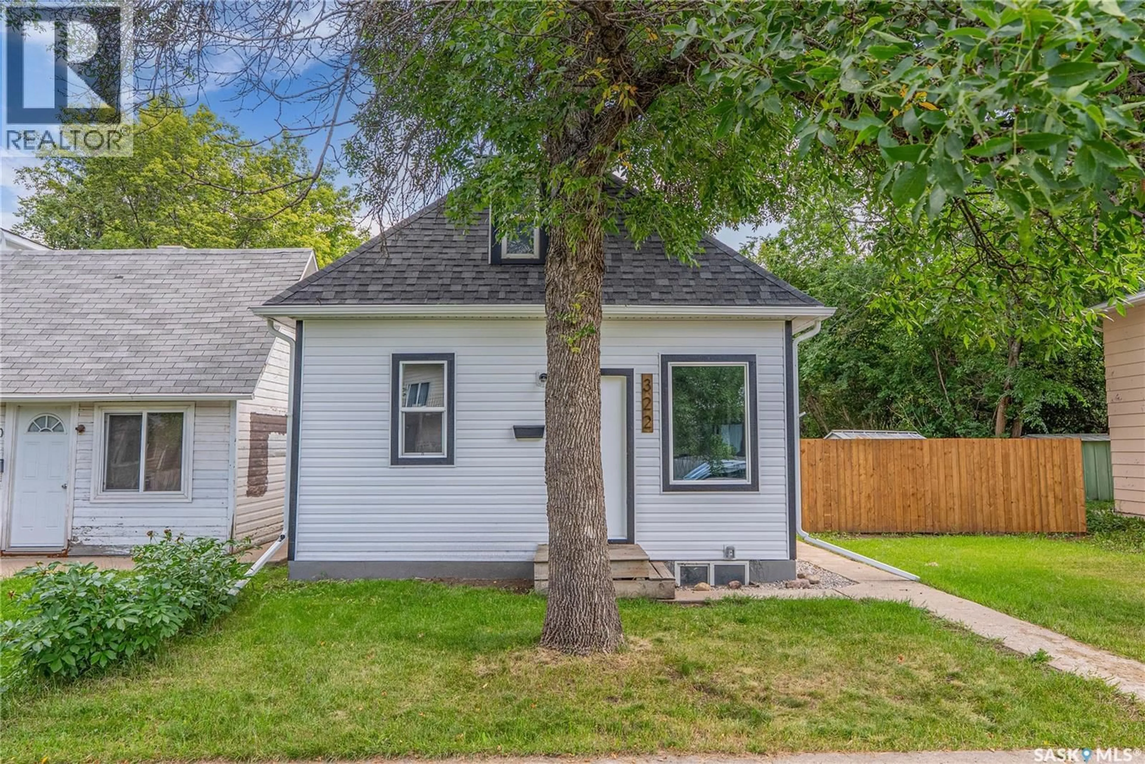 Home with vinyl exterior material, street for 322 S AVENUE S, Saskatoon Saskatchewan S7M3A2