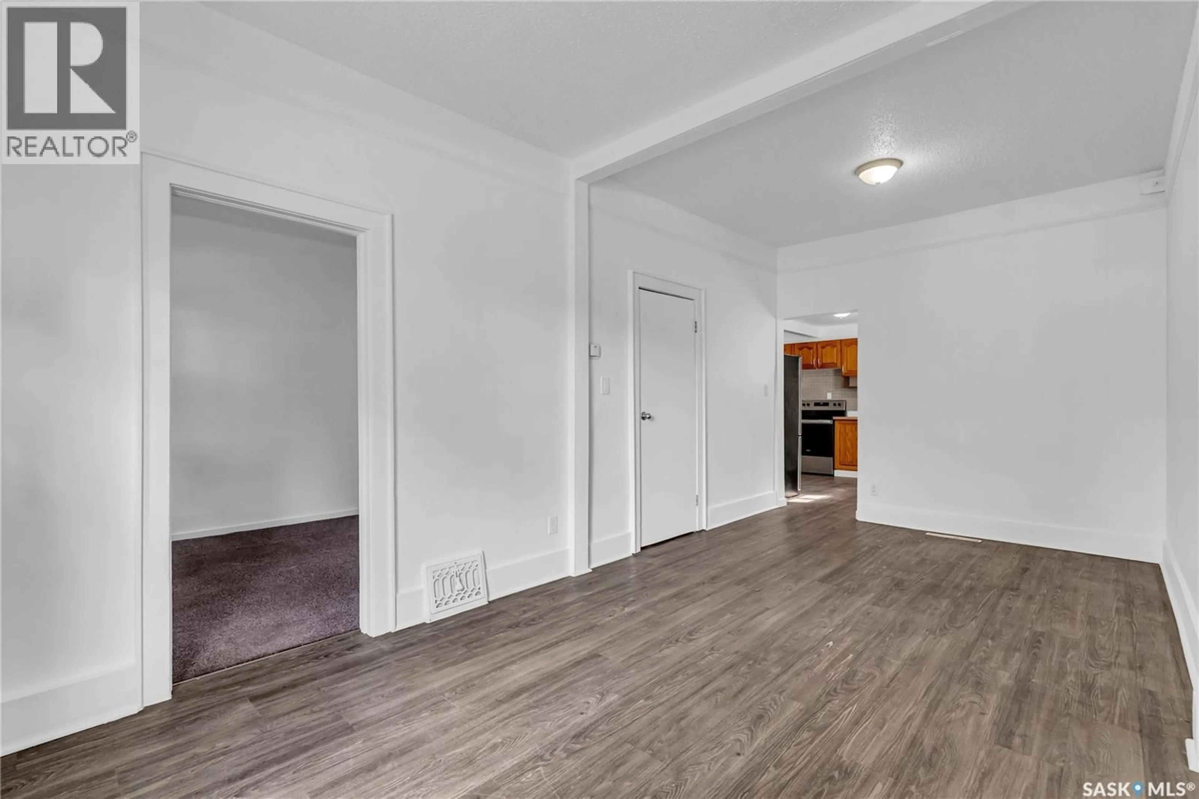 A pic of a room for 322 S AVENUE S, Saskatoon Saskatchewan S7M3A2
