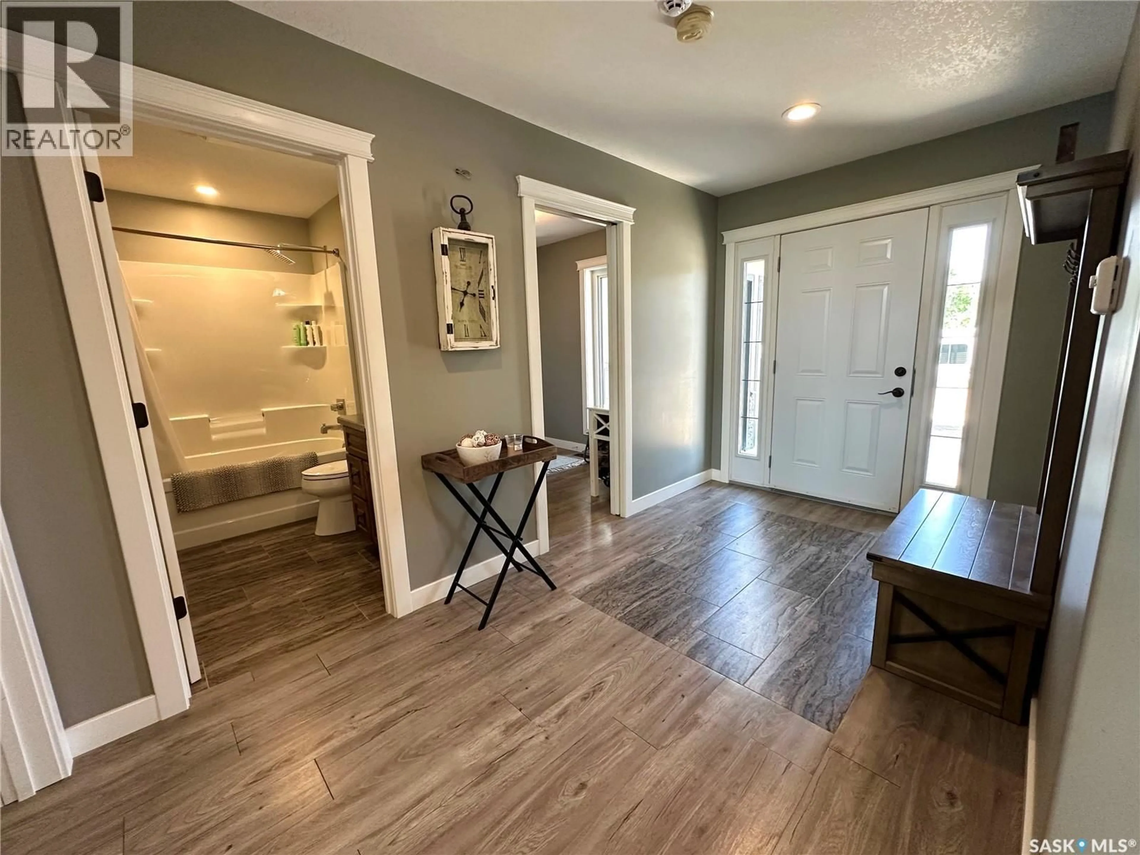 Indoor entryway for 2 DERBY LANE, Big Shell Saskatchewan S0J2G0