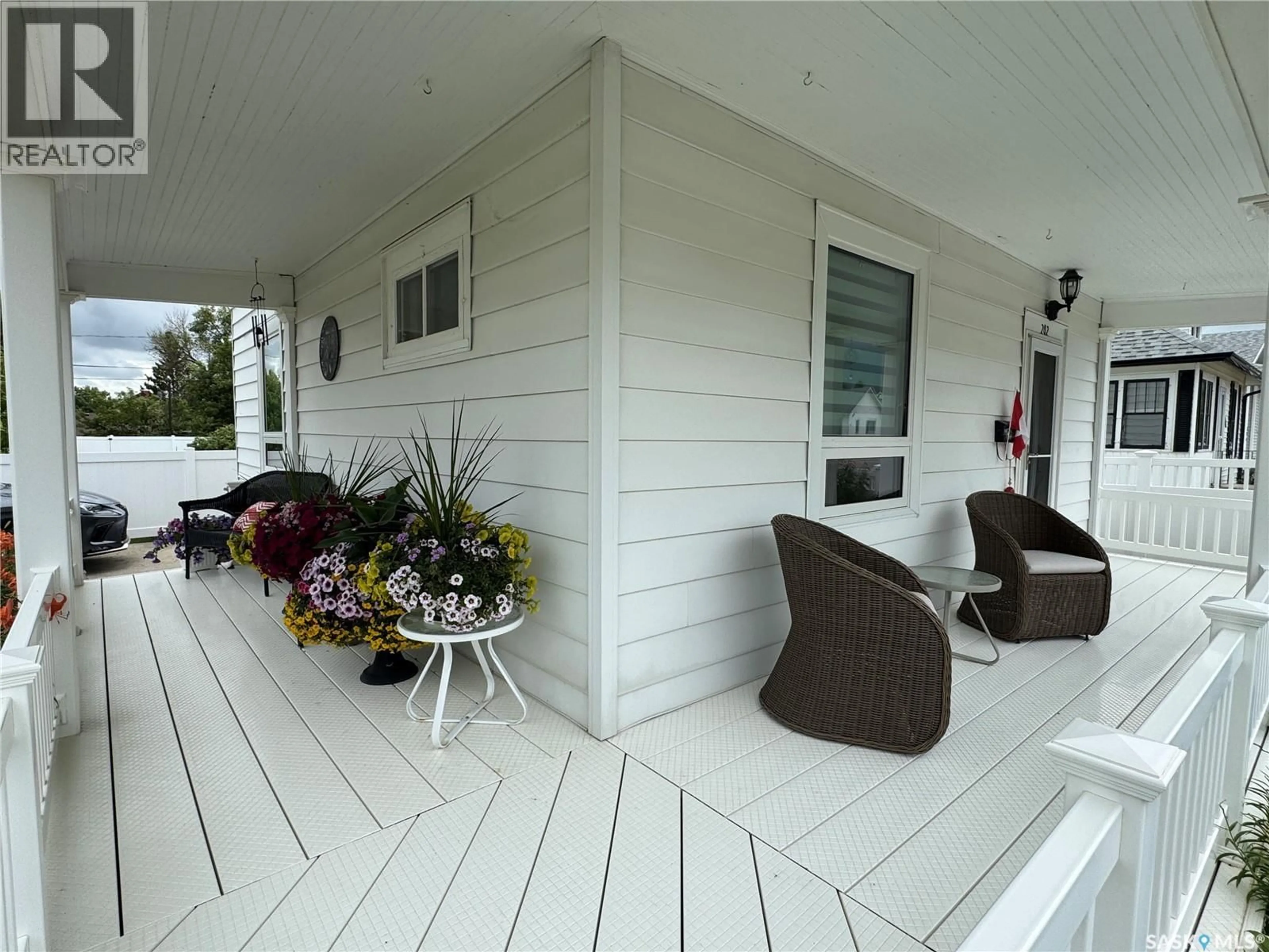 Patio, street for 202 5TH AVENUE, Biggar Saskatchewan S0K0M0