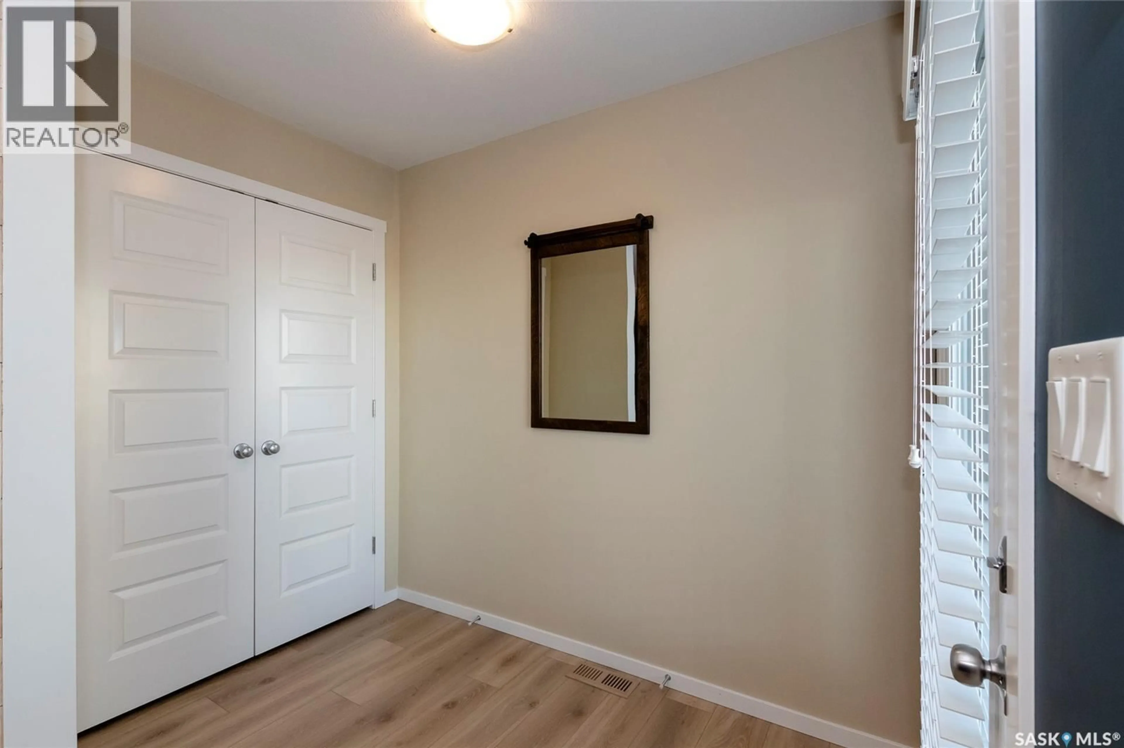 Indoor entryway for 1705 RED SPRING STREET, Regina Saskatchewan S4Y0G4