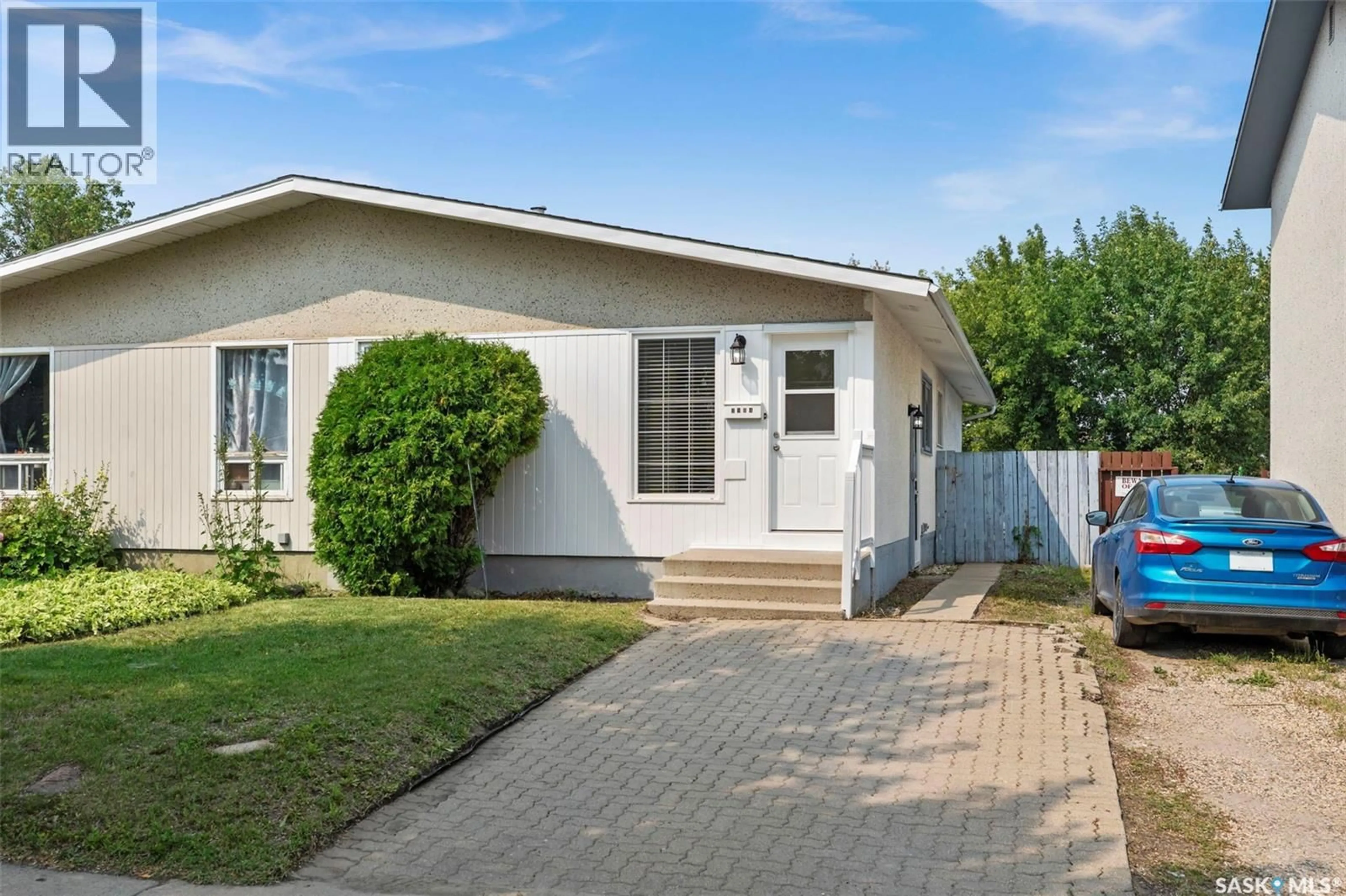 Home with vinyl exterior material, street for 2914 33RD STREET, Saskatoon Saskatchewan S7L0X9