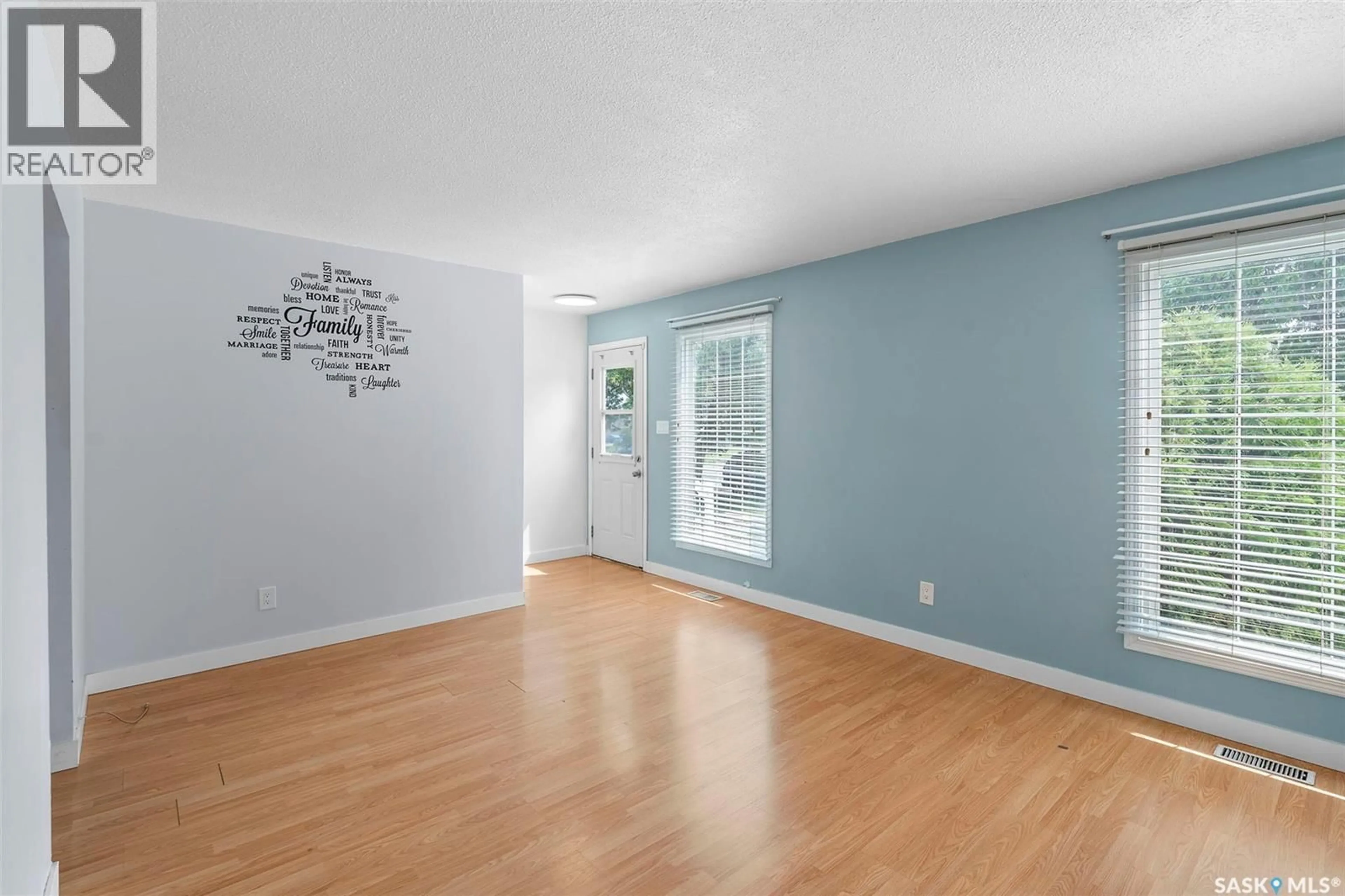 A pic of a room for 2914 33RD STREET, Saskatoon Saskatchewan S7L0X9