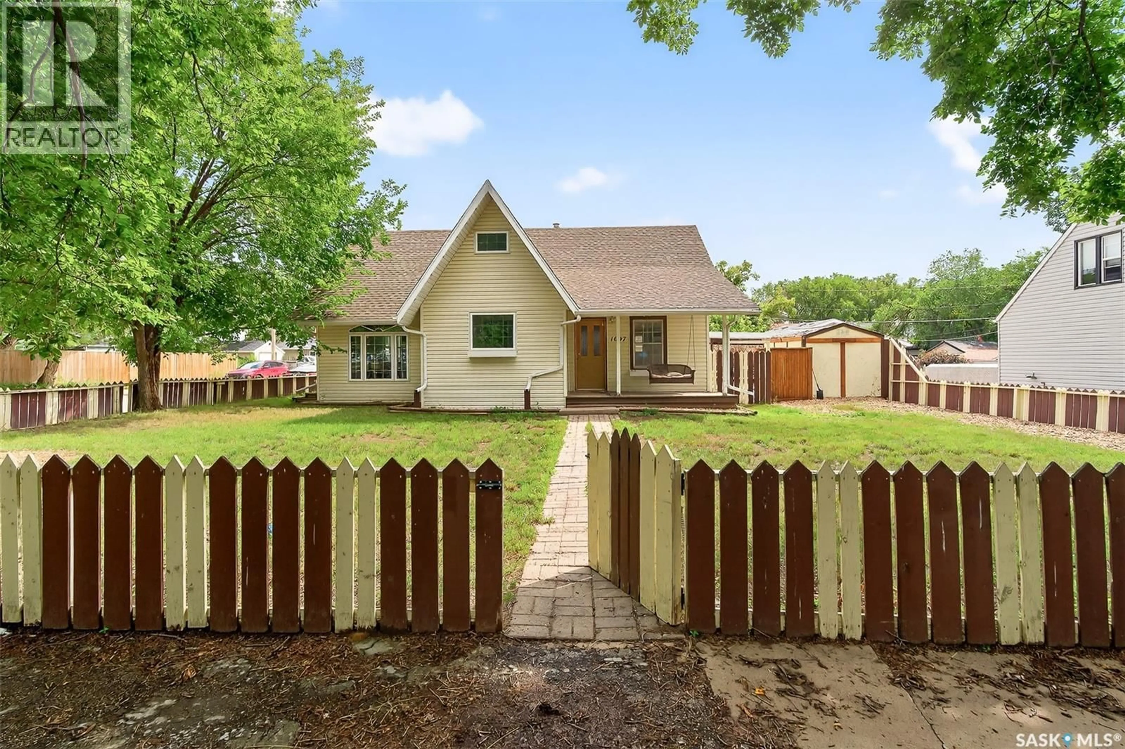 A pic from outside/outdoor area/front of a property/back of a property/a pic from drone, street for 1097 CONNAUGHT AVENUE, Moose Jaw Saskatchewan S6H4B4