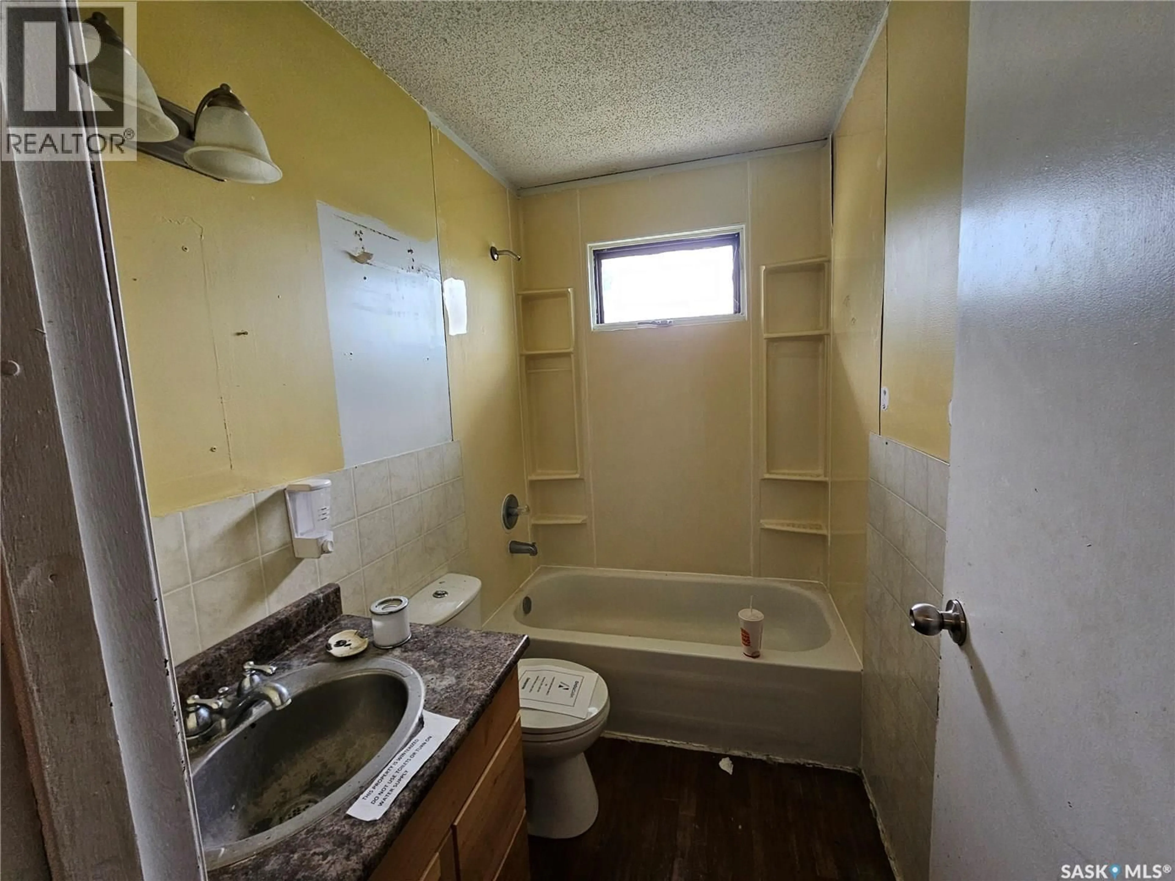 Standard bathroom, unknown for 153 4TH STREET, Pierceland Saskatchewan S0M2K0