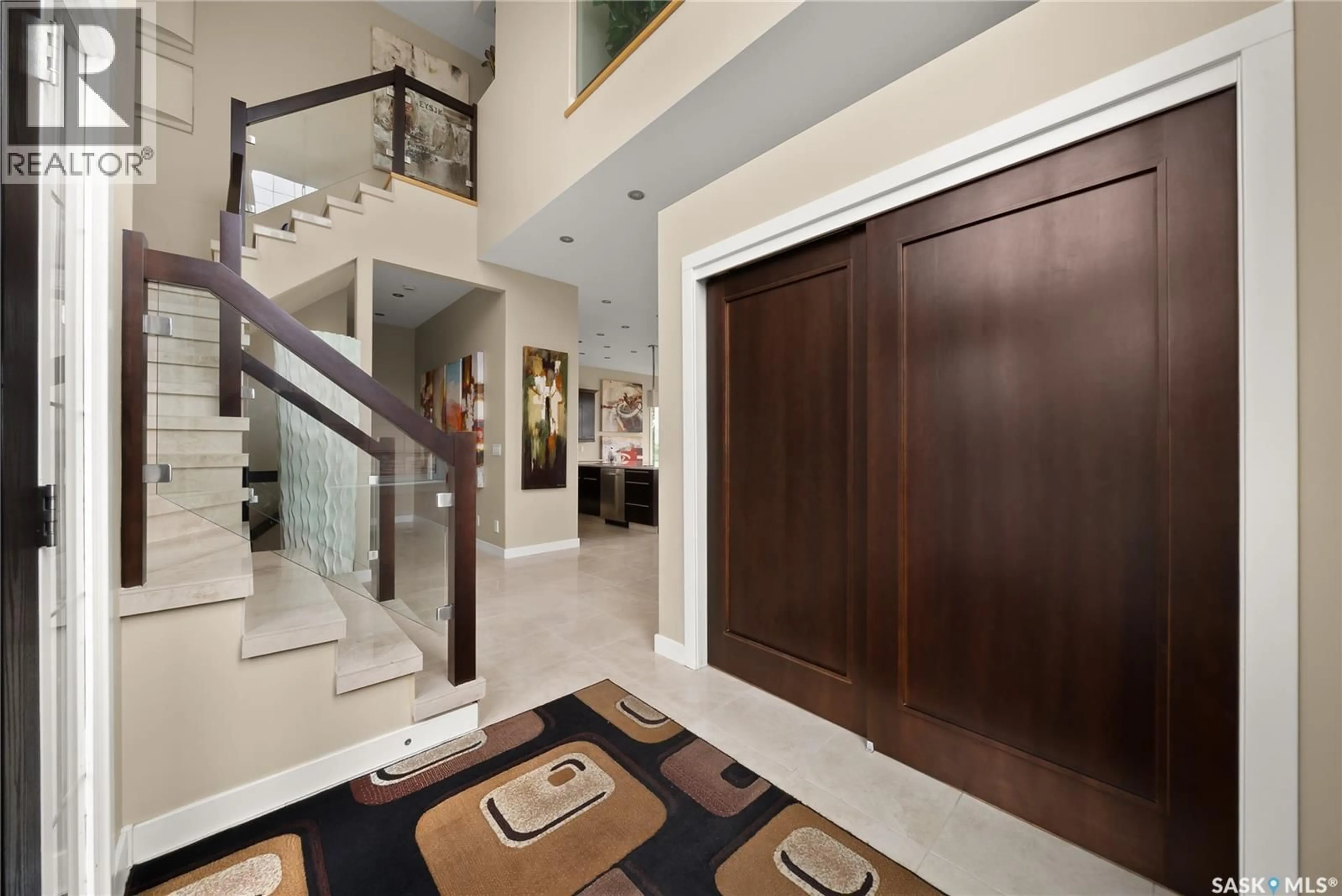 Indoor foyer for 6110 WASCANA COURT, Regina Saskatchewan S4V3E7