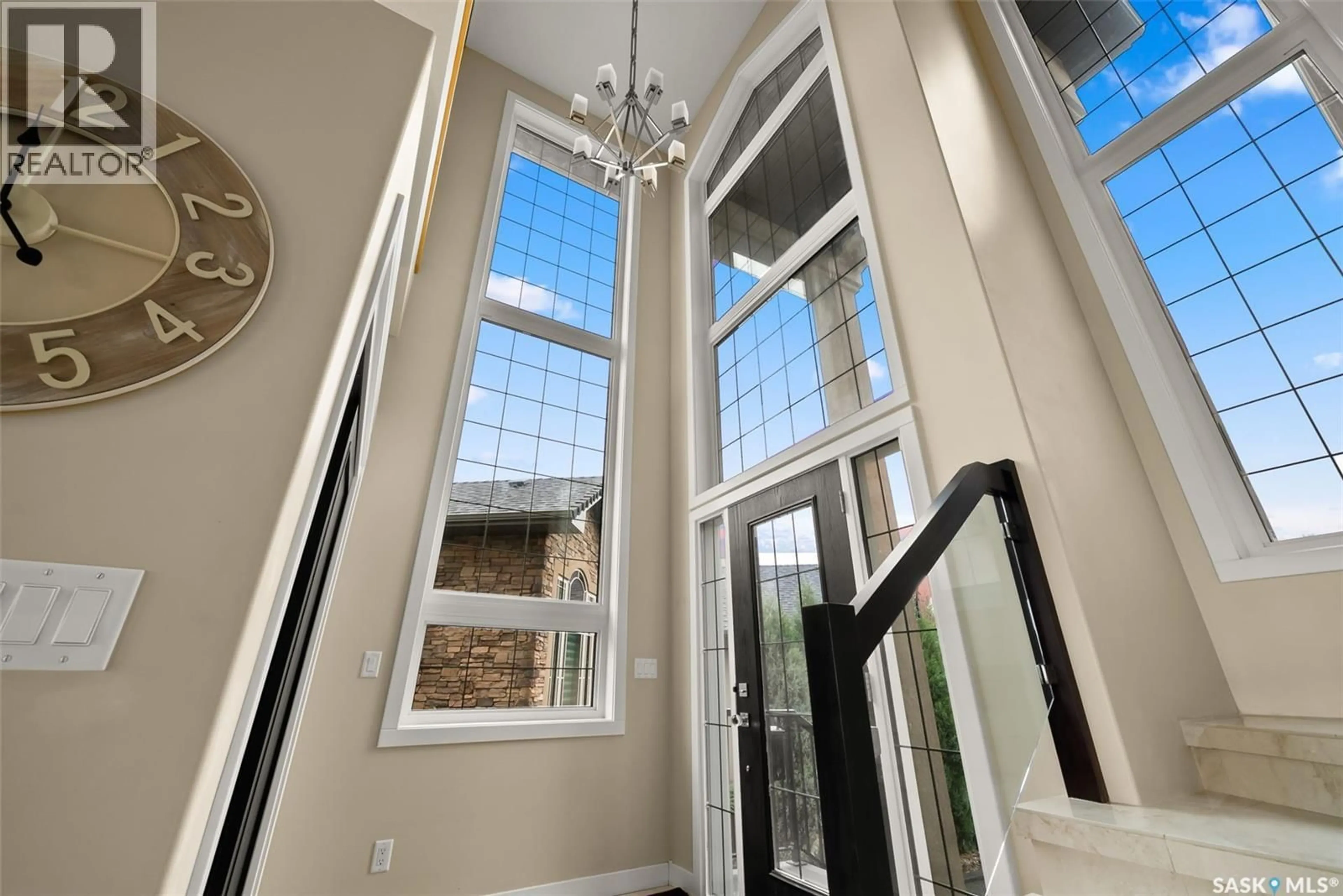 Indoor foyer for 6110 WASCANA COURT, Regina Saskatchewan S4V3E7