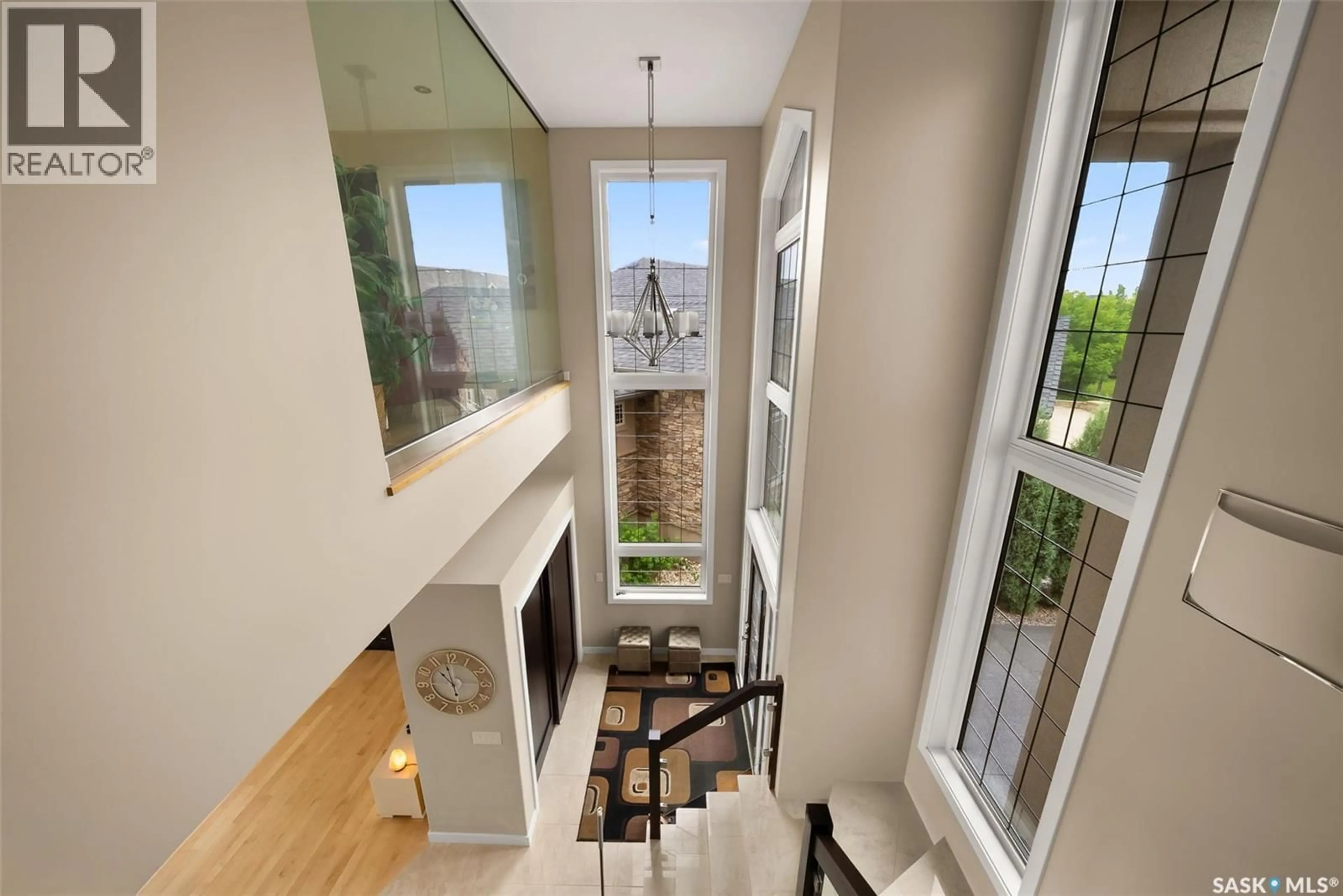 Indoor foyer for 6110 WASCANA COURT, Regina Saskatchewan S4V3E7