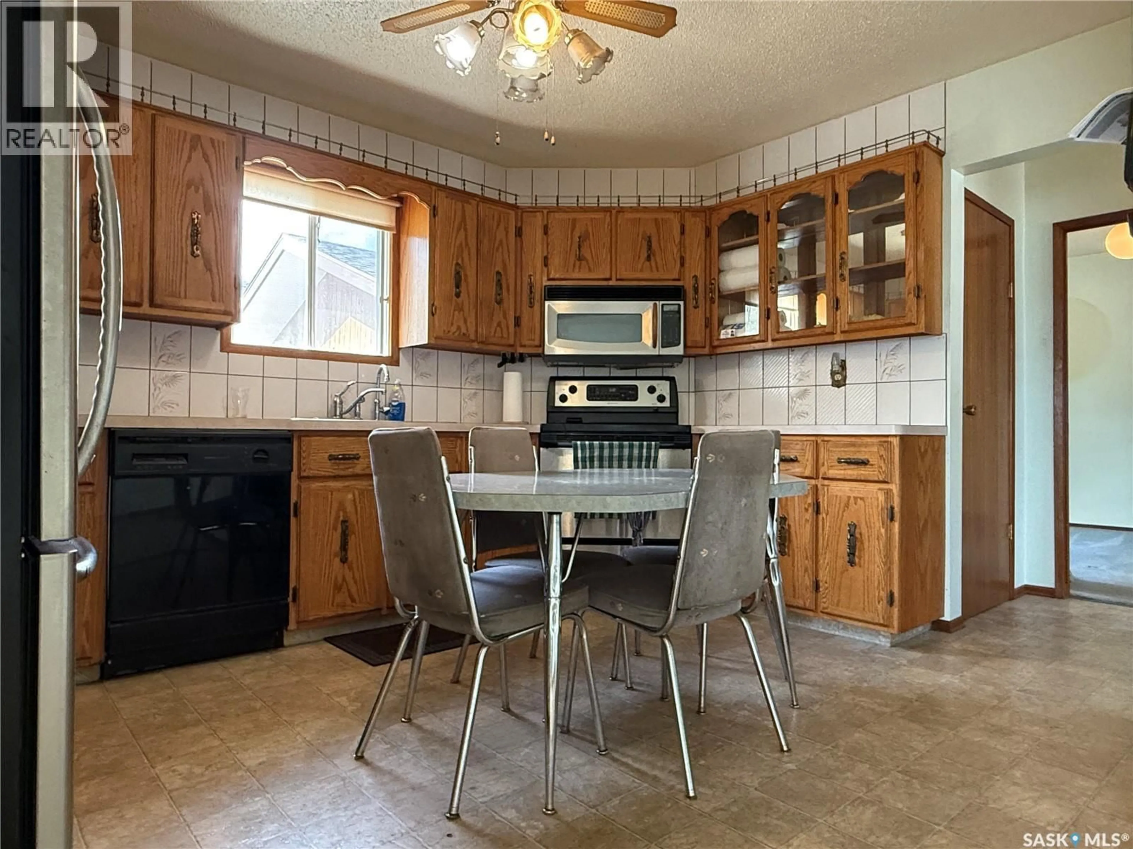 Standard kitchen, ceramic/tile floor for 234 1ST AVENUE, Melville Saskatchewan S0A2P0