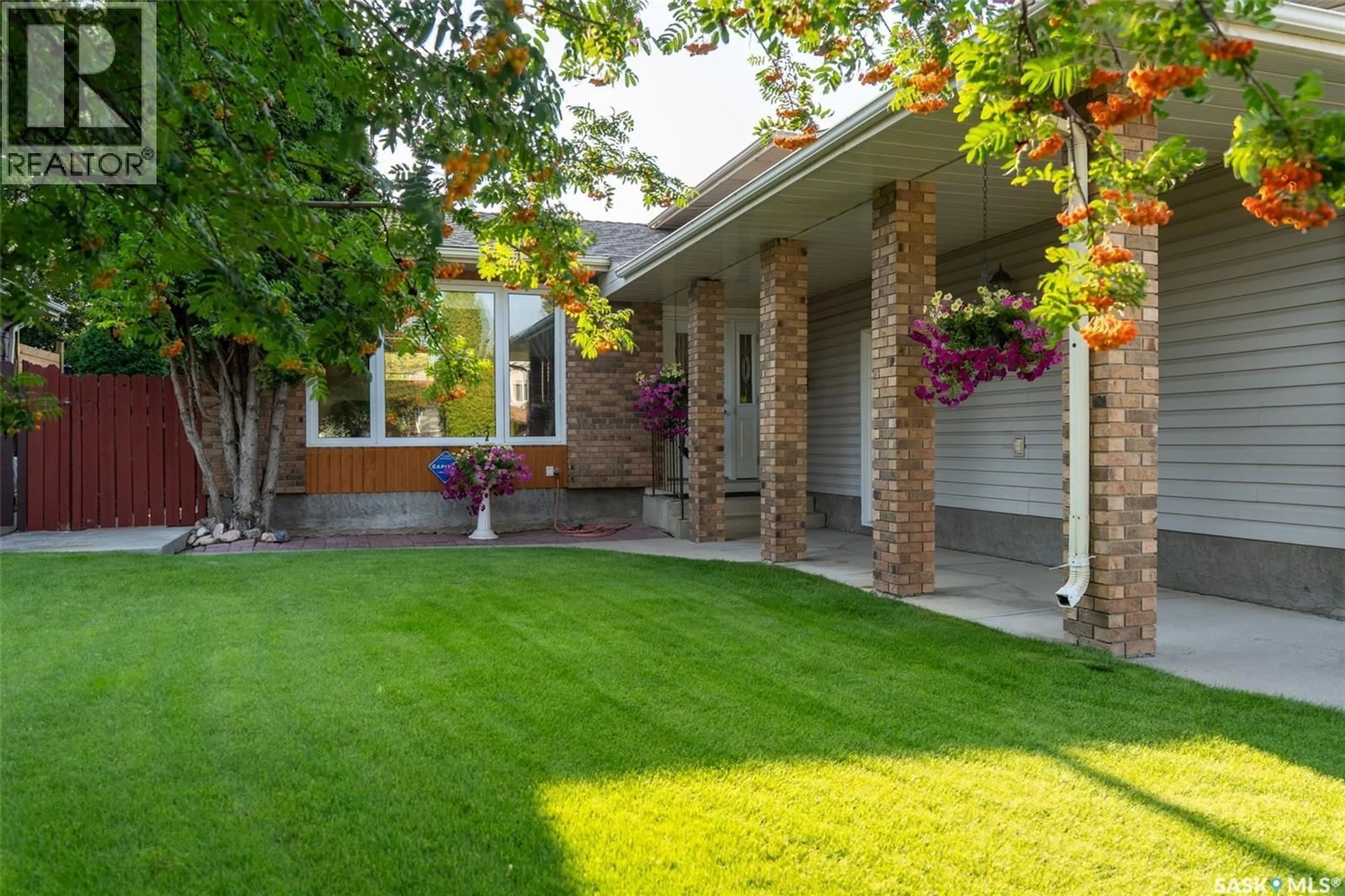 Patio, street for 614 COSTIGAN WAY, Saskatoon Saskatchewan S7J3R2