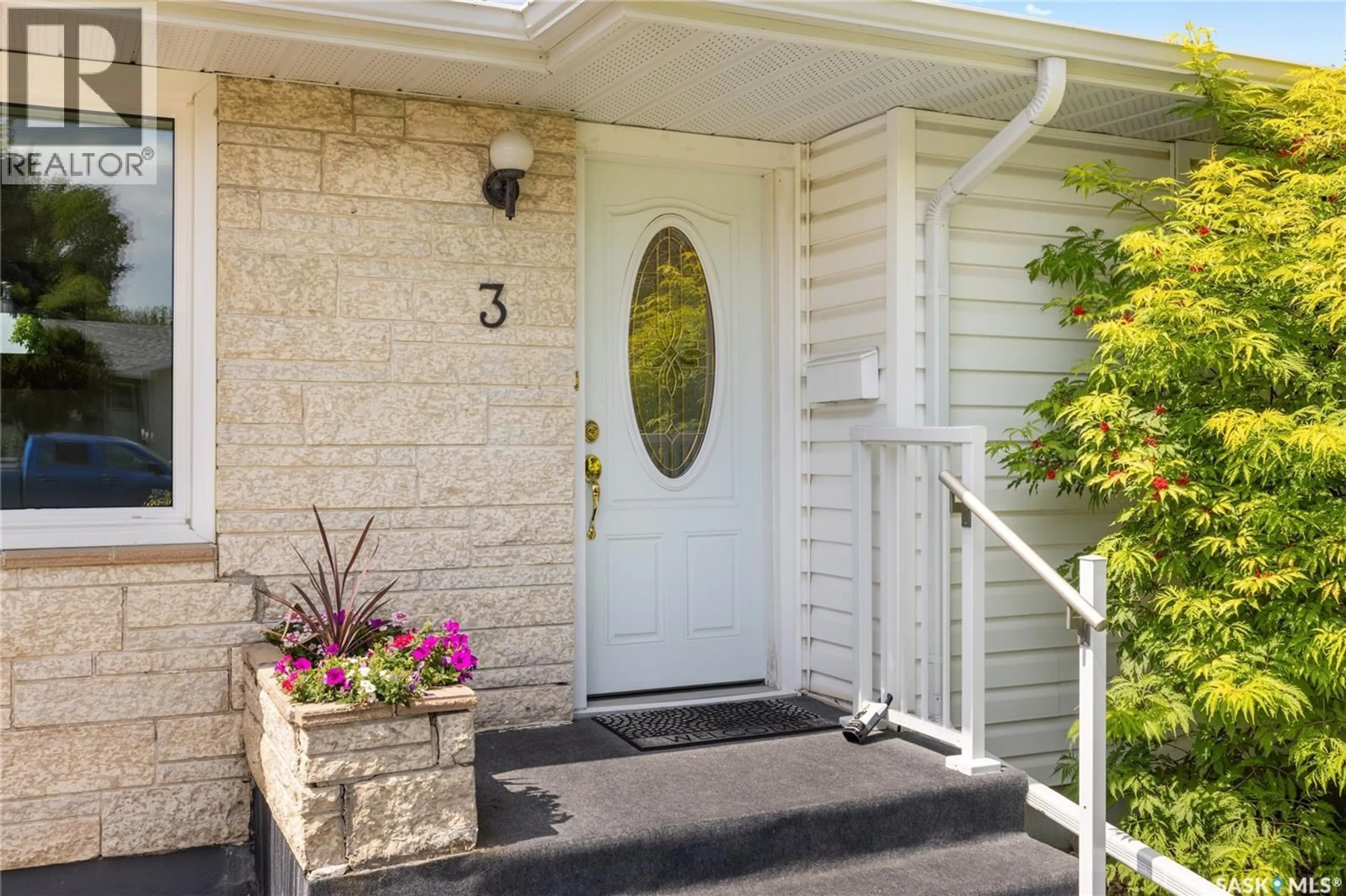 Indoor entryway for 3 ROSEWOOD PLACE, Regina Saskatchewan S4S5N5