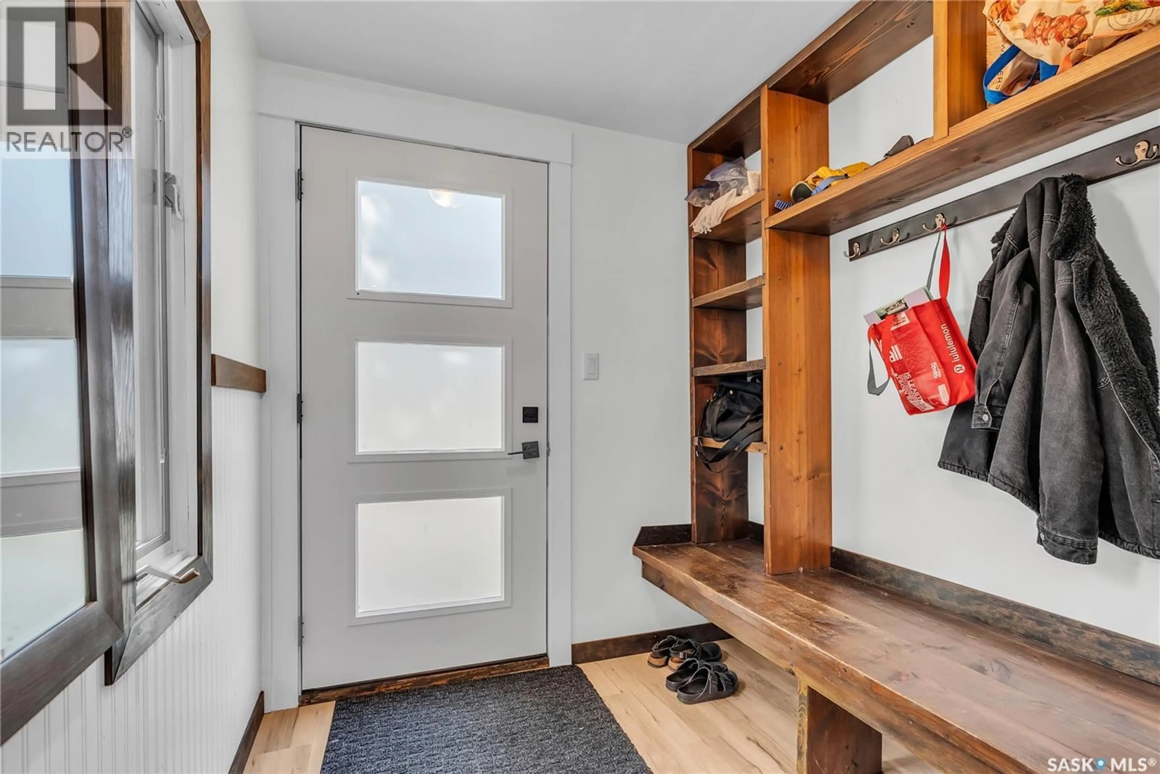 Indoor entryway for 2115 YORK AVENUE, Saskatoon Saskatchewan S7J1H7