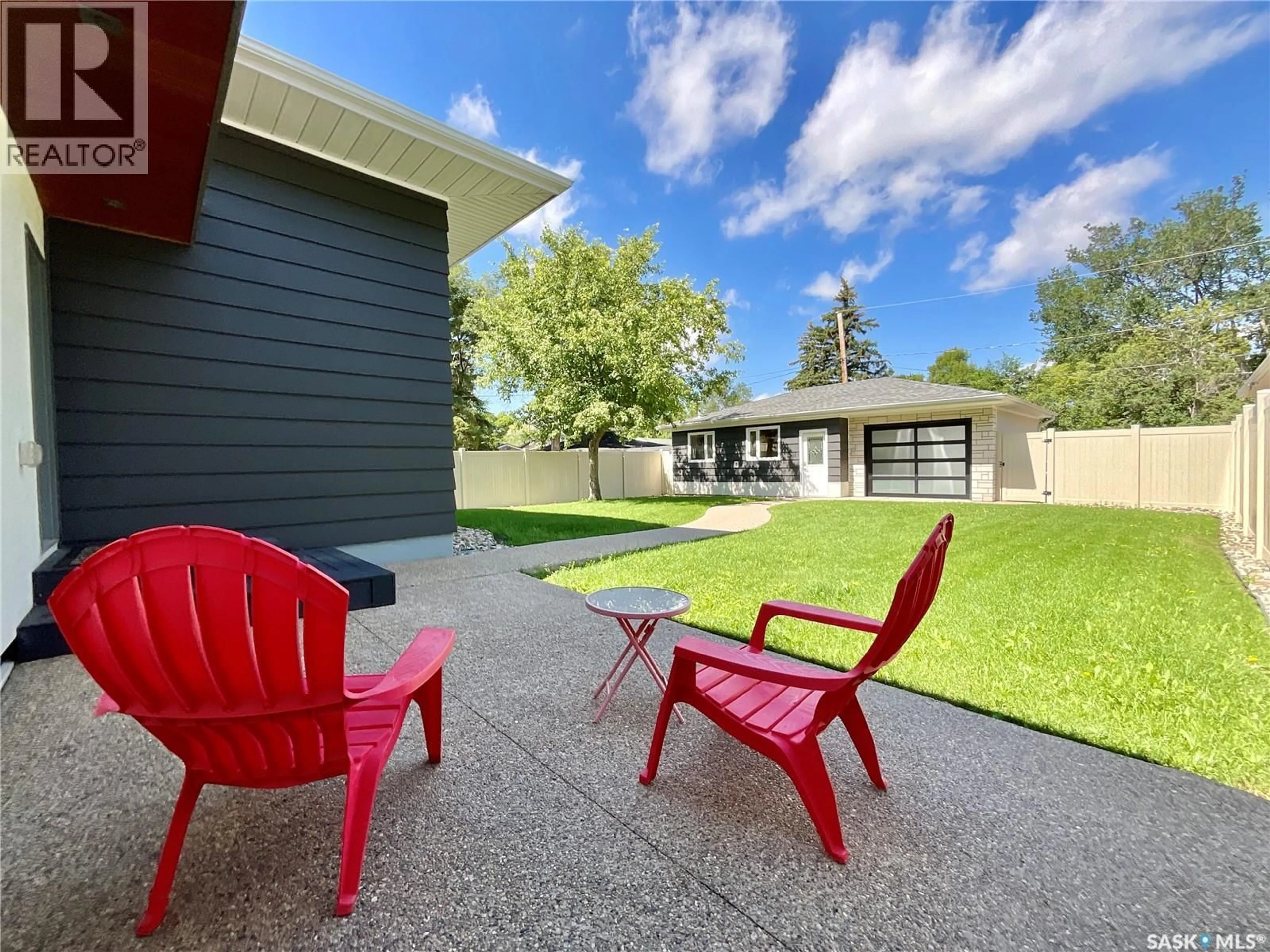 Patio, street for 3006 WHITMORE AVENUE, Regina Saskatchewan S4S1B8