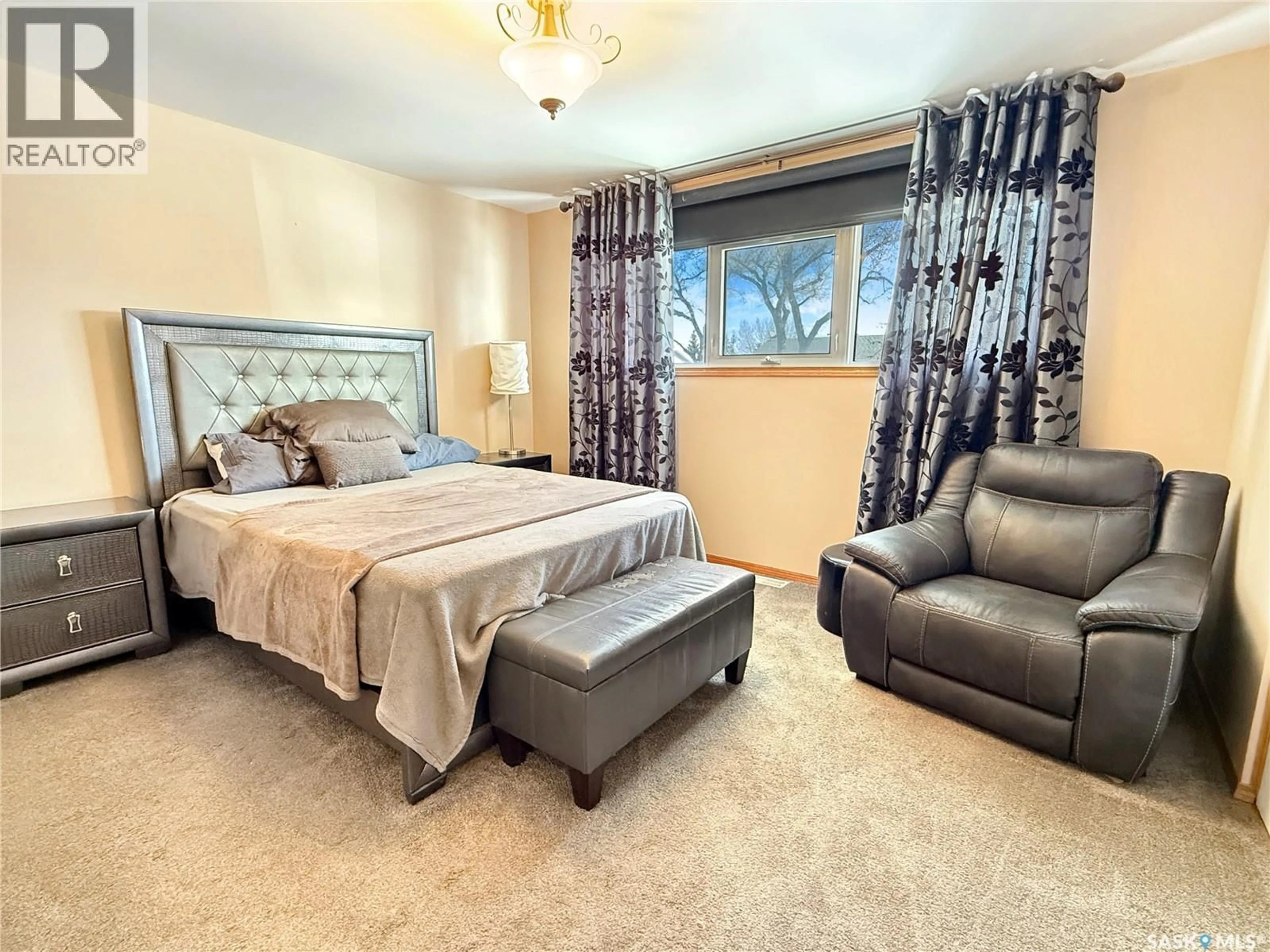 Bedroom with bed, unknown for 7466 LAKE AVENUE, Gull Lake Saskatchewan S0N1A0