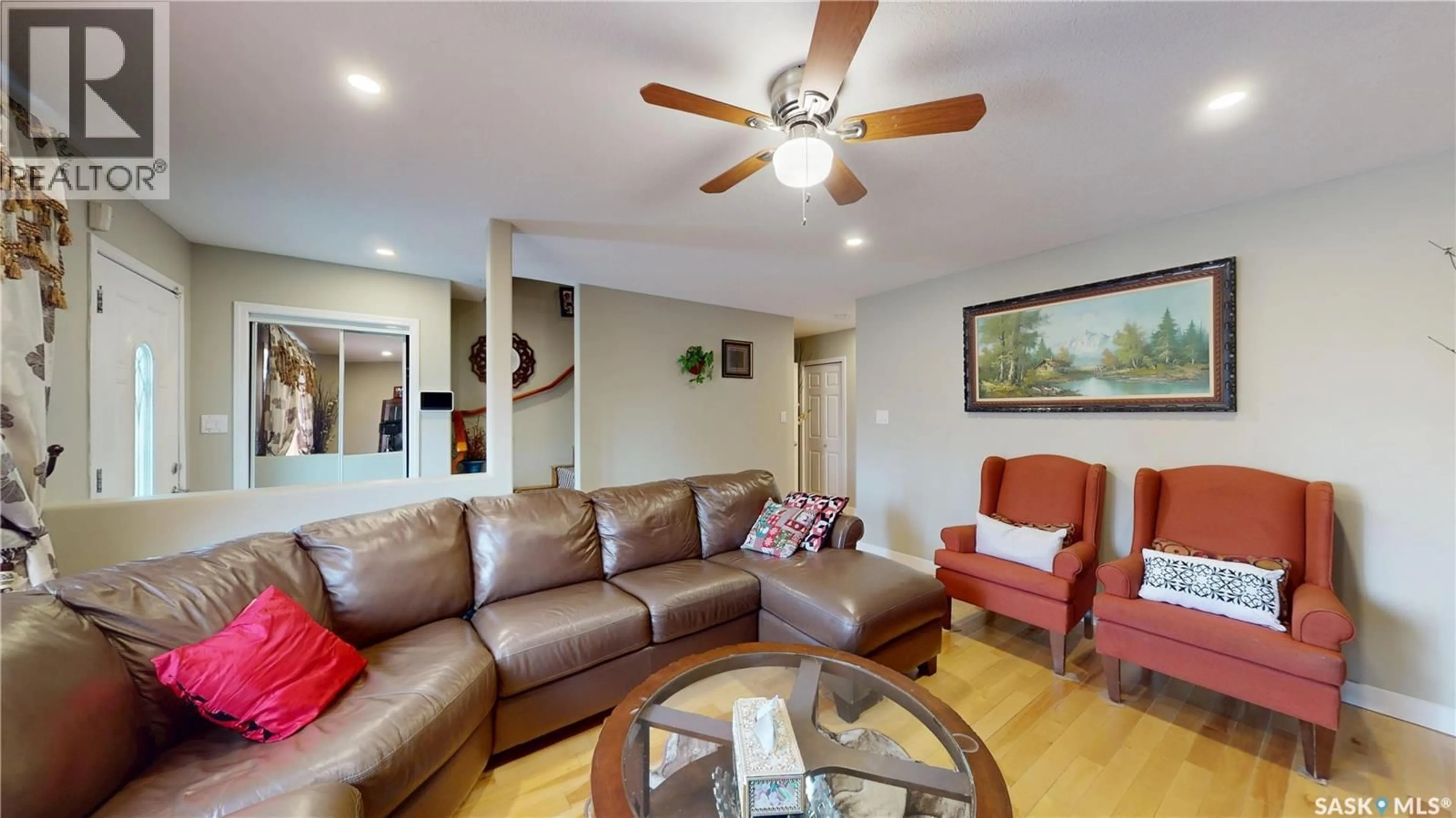 Living room with furniture, unknown for 710 WELDON AVENUE, Saskatoon Saskatchewan S7M2V2
