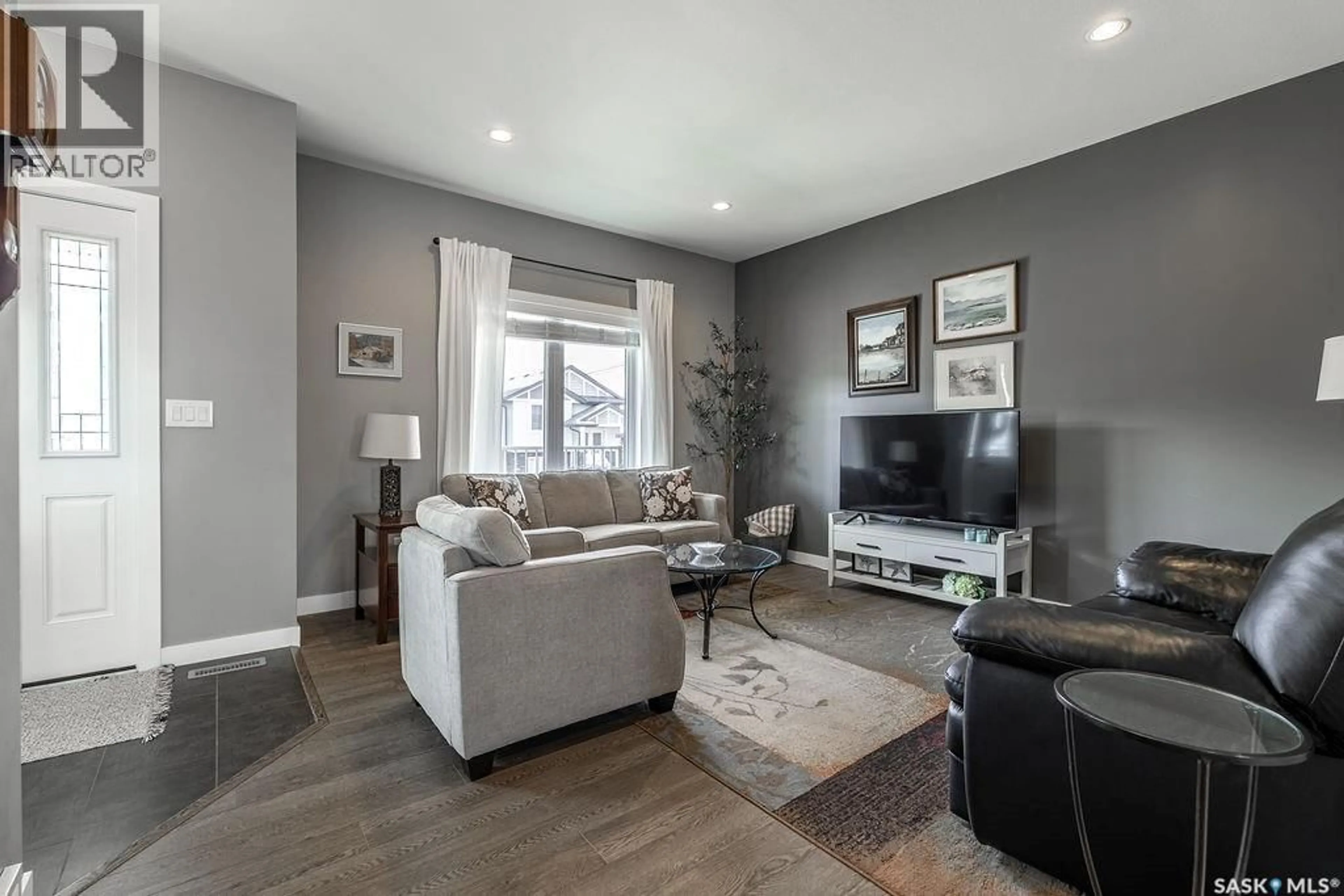 Living room with furniture, unknown for 1424 CASSAT DRIVE, Martensville Saskatchewan S0K2T1