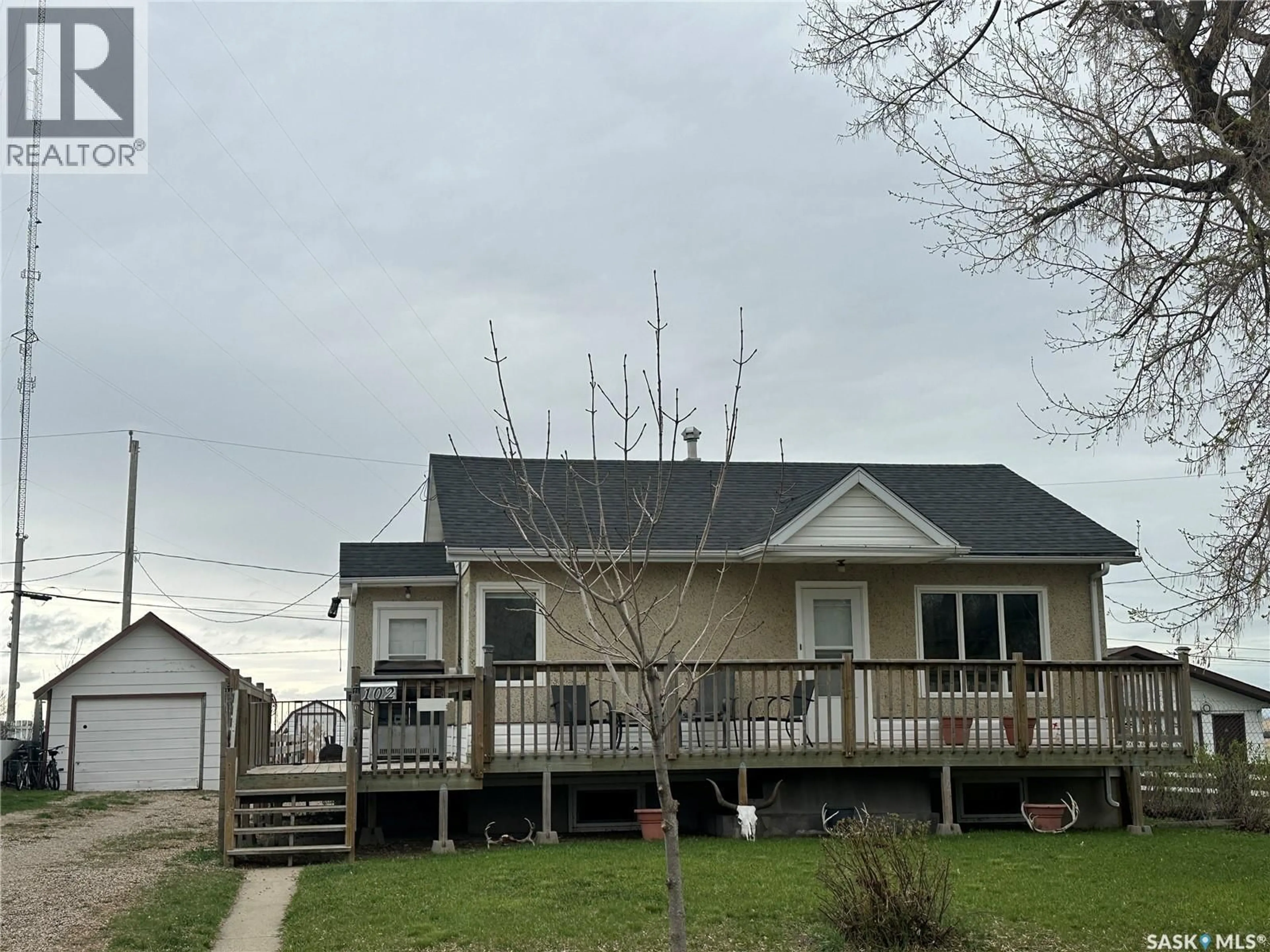 Home with vinyl exterior material, unknown for 102 9TH AVENUE, Weyburn Saskatchewan S4H1Z7