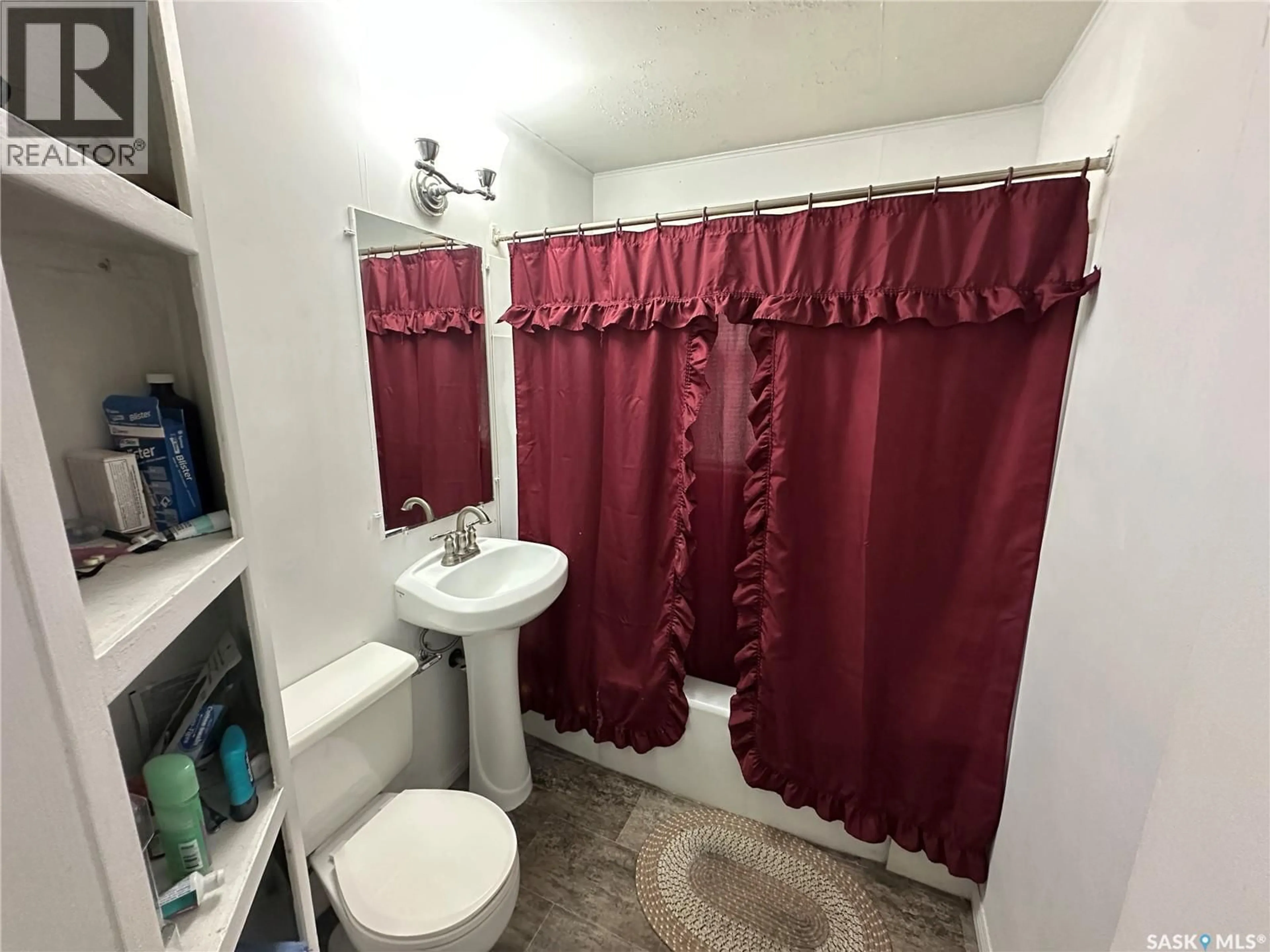 Standard bathroom, unknown for 102 9TH AVENUE, Weyburn Saskatchewan S4H1Z7