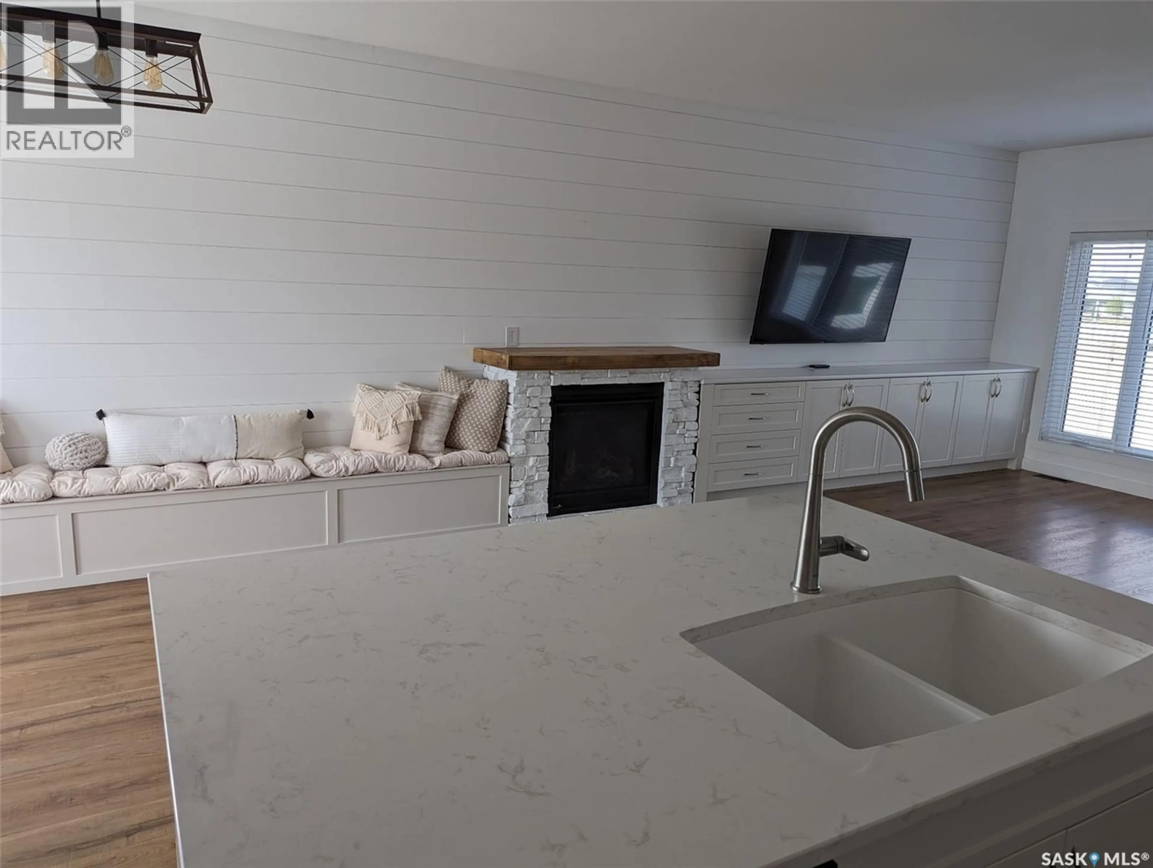 Open concept kitchen, unknown for 804 1ST AVENUE, Warman Saskatchewan S0K4S2