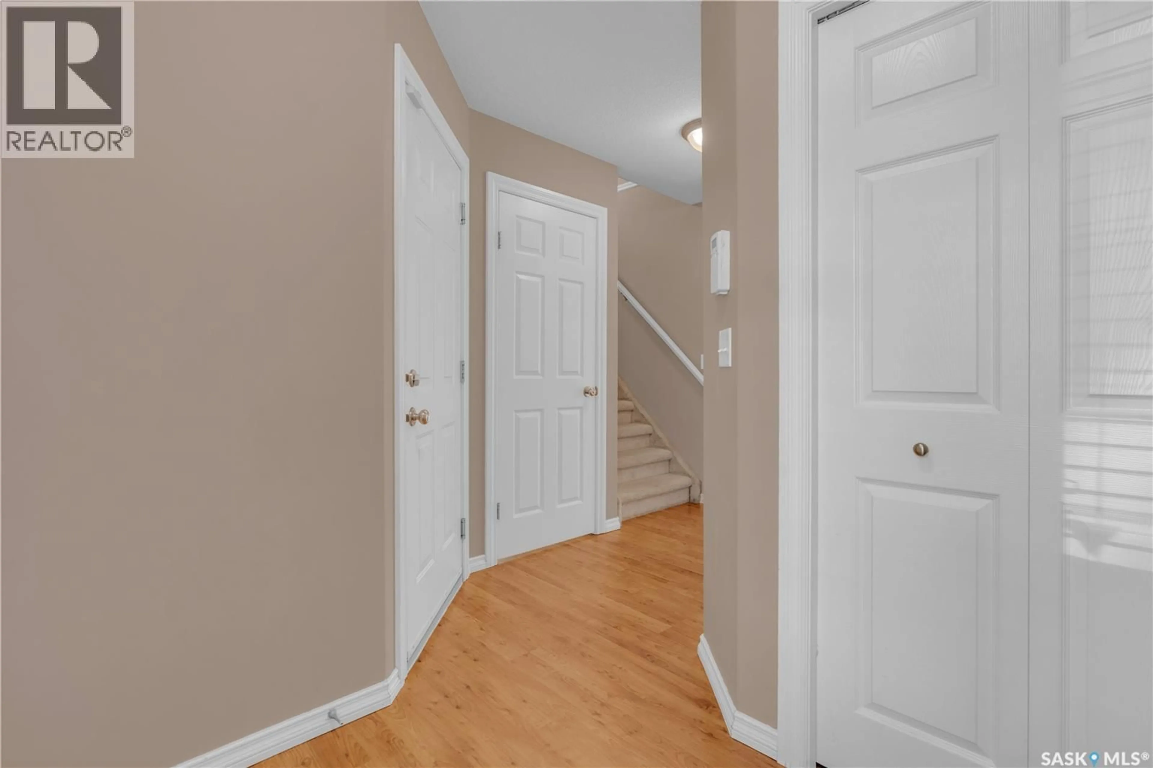 Indoor entryway for 43 2400 TELL PLACE, Regina Saskatchewan S4V2Z4