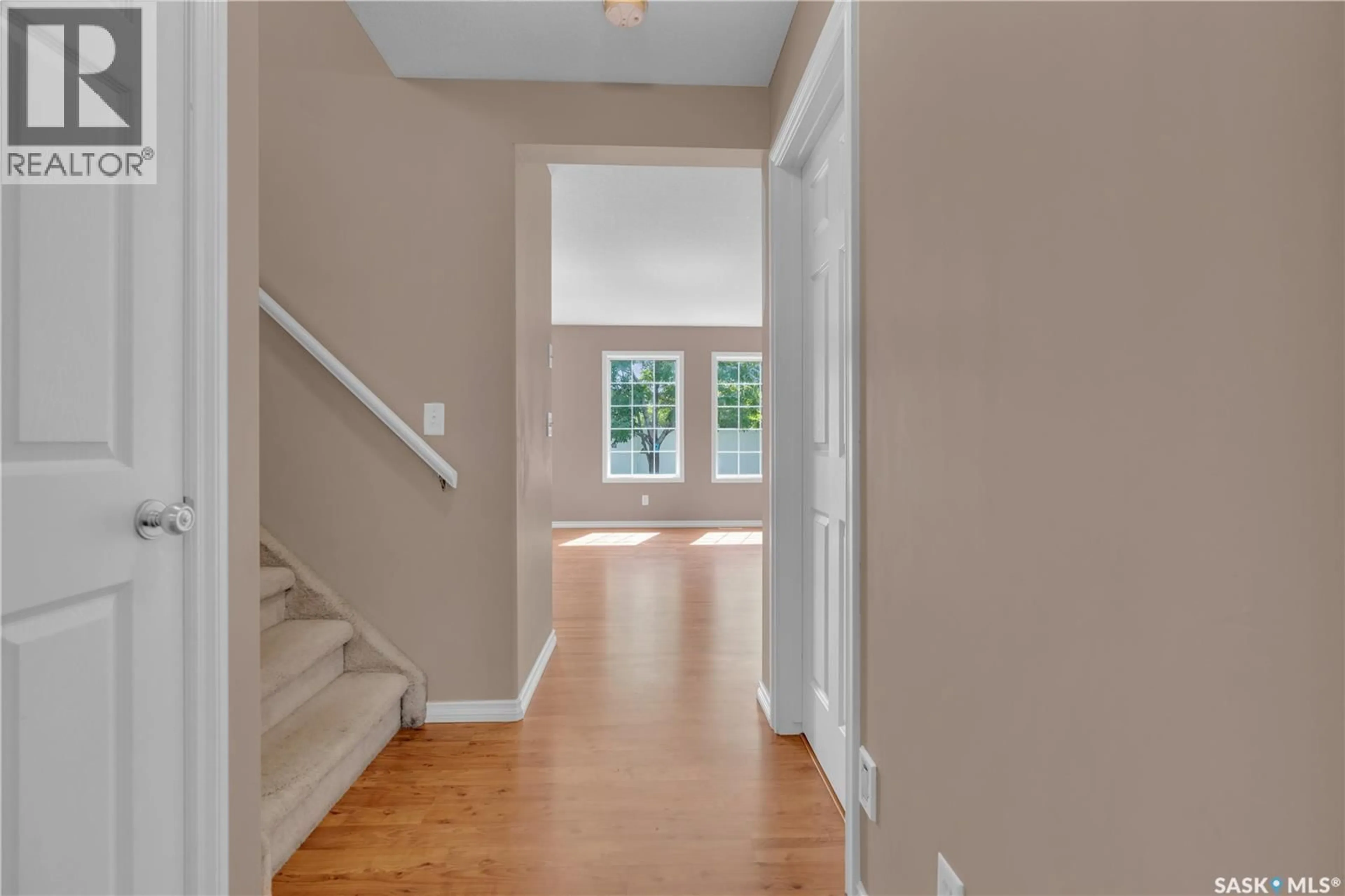 Indoor entryway for 43 2400 TELL PLACE, Regina Saskatchewan S4V2Z4