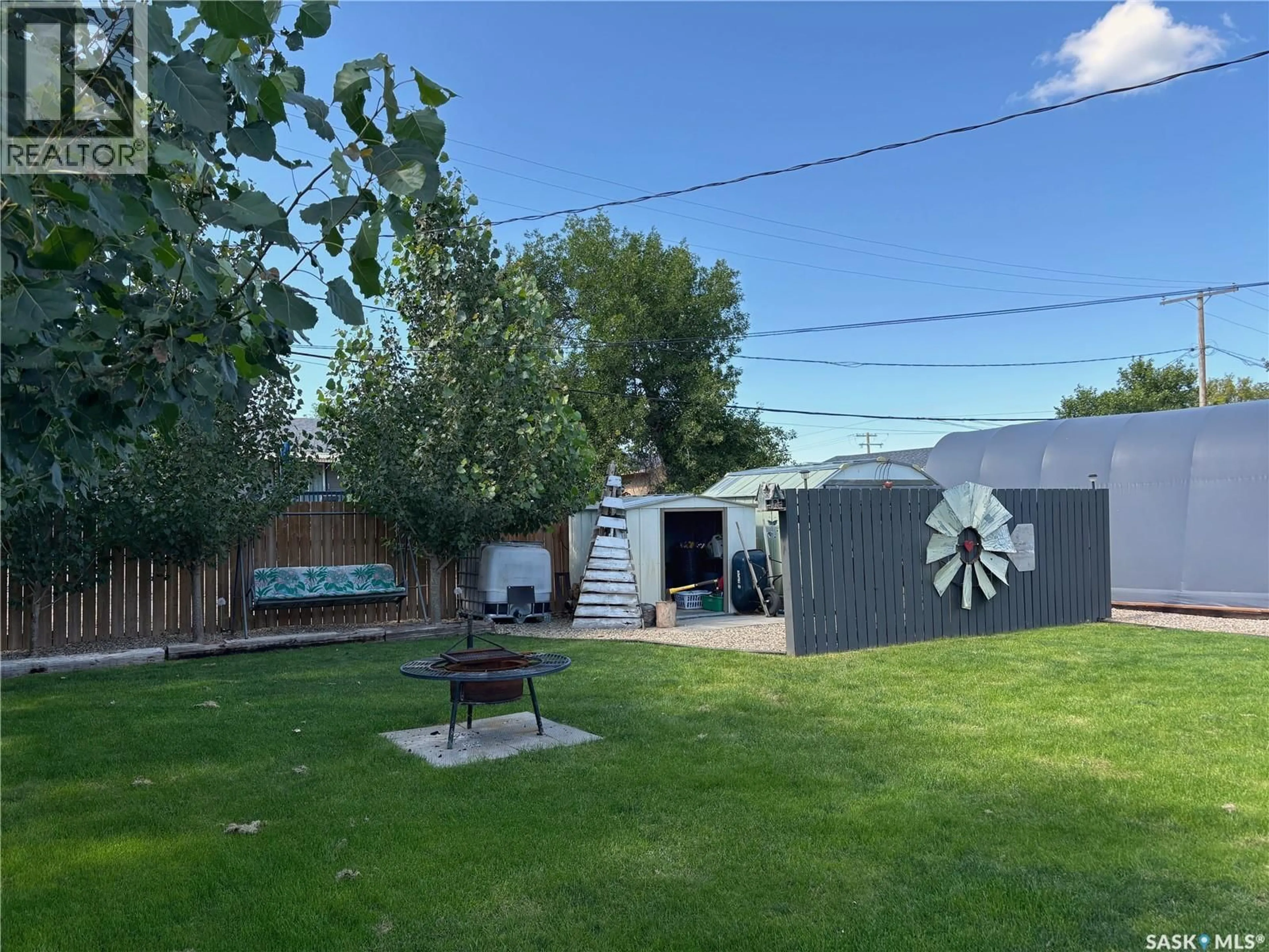 A pic from outside/outdoor area/front of a property/back of a property/a pic from drone, street for N - 305 1ST STREET, Cabri Saskatchewan S0N0J0