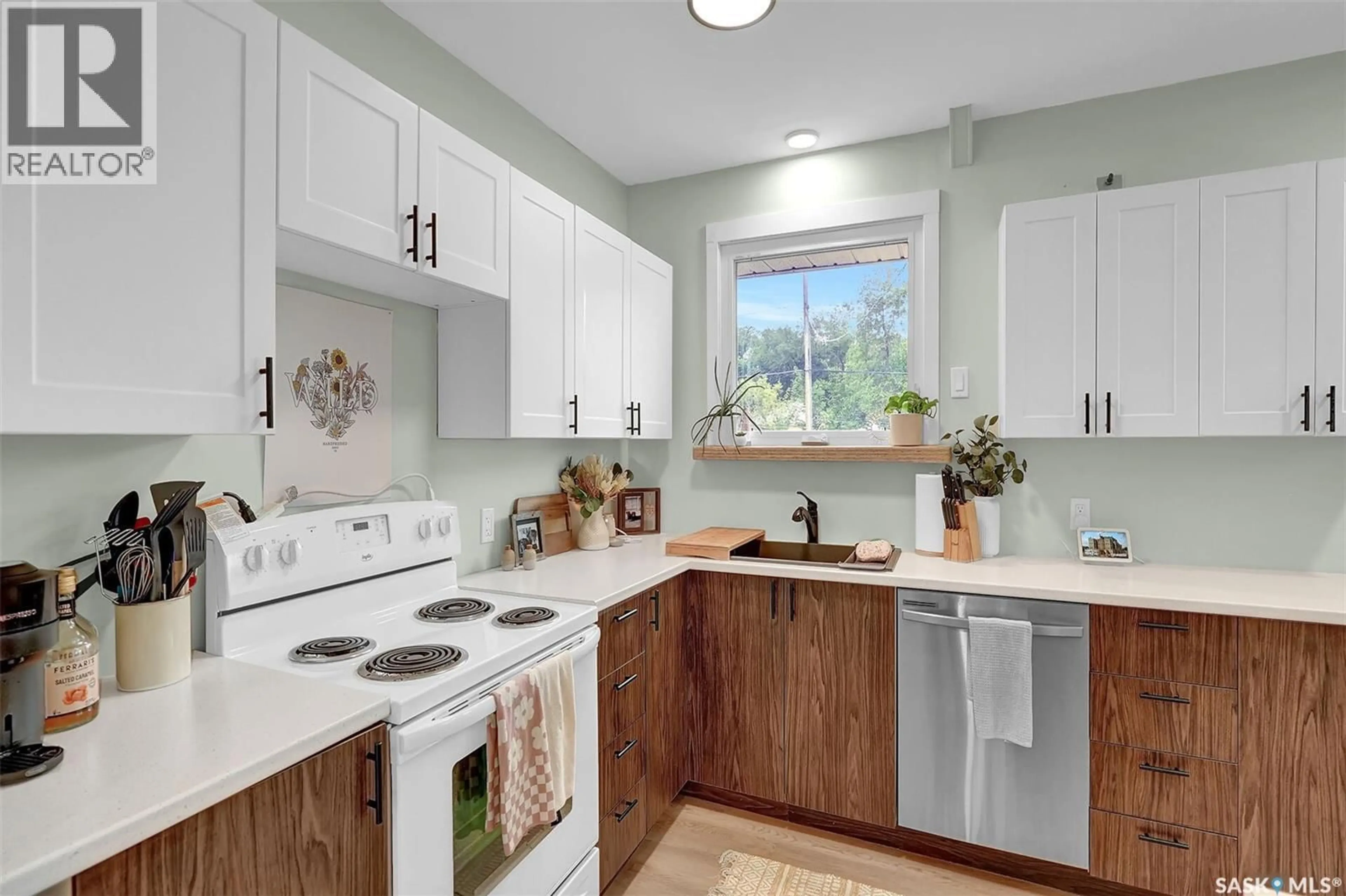 Standard kitchen, unknown for 2632 MCDONALD STREET, Regina Saskatchewan S4N2Z8
