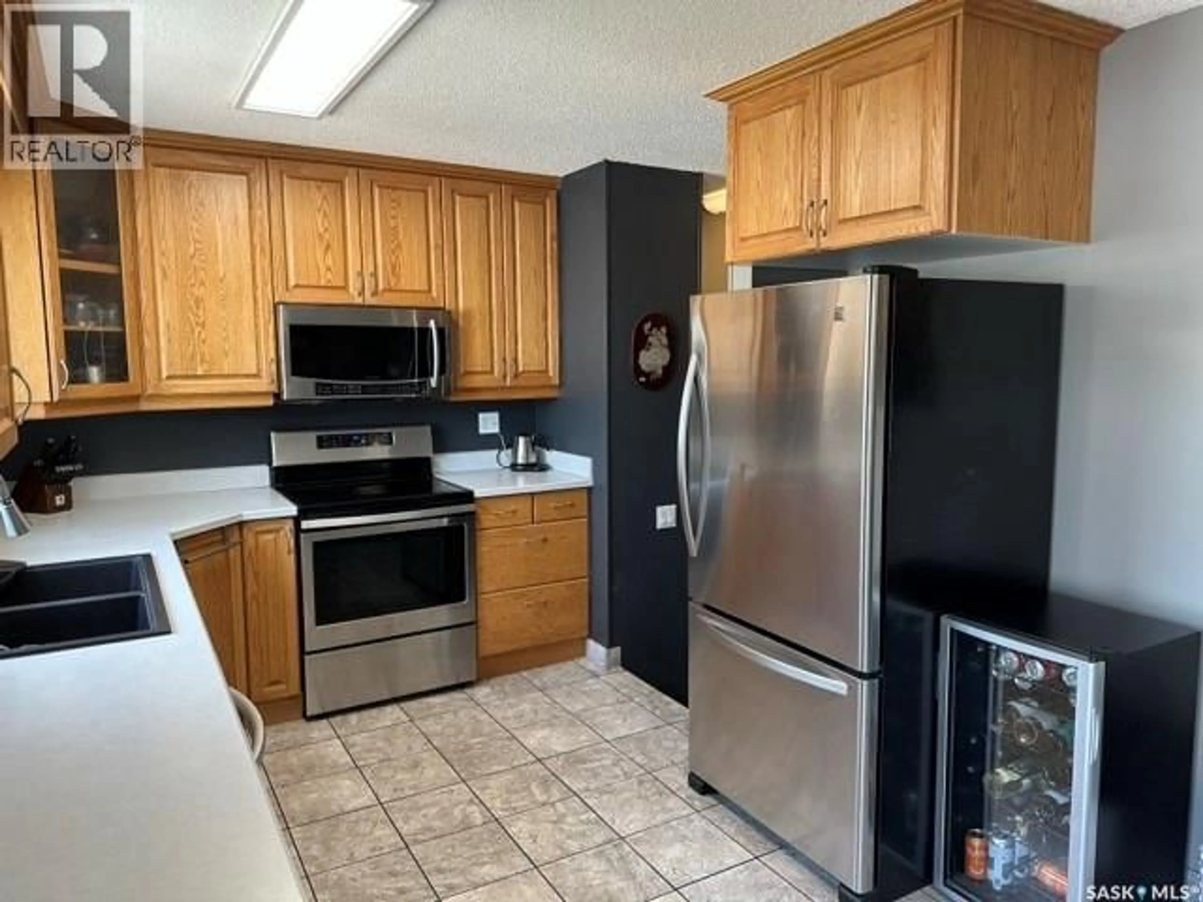 Standard kitchen, ceramic/tile floor for 1523 FLEET STREET, Regina Saskatchewan S4N5R8