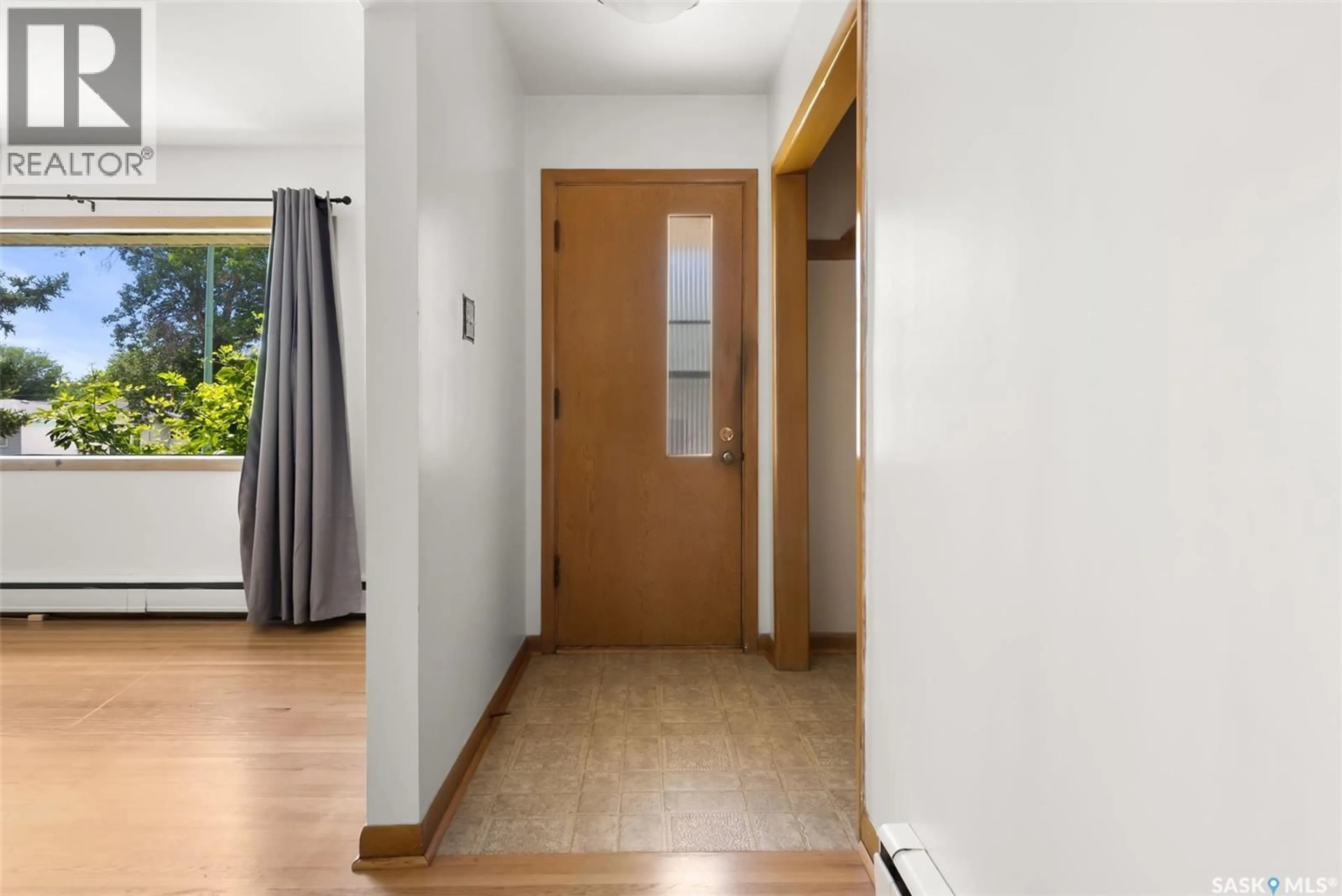 Indoor entryway for 909 CAMPBELL STREET, Regina Saskatchewan S4T5P2