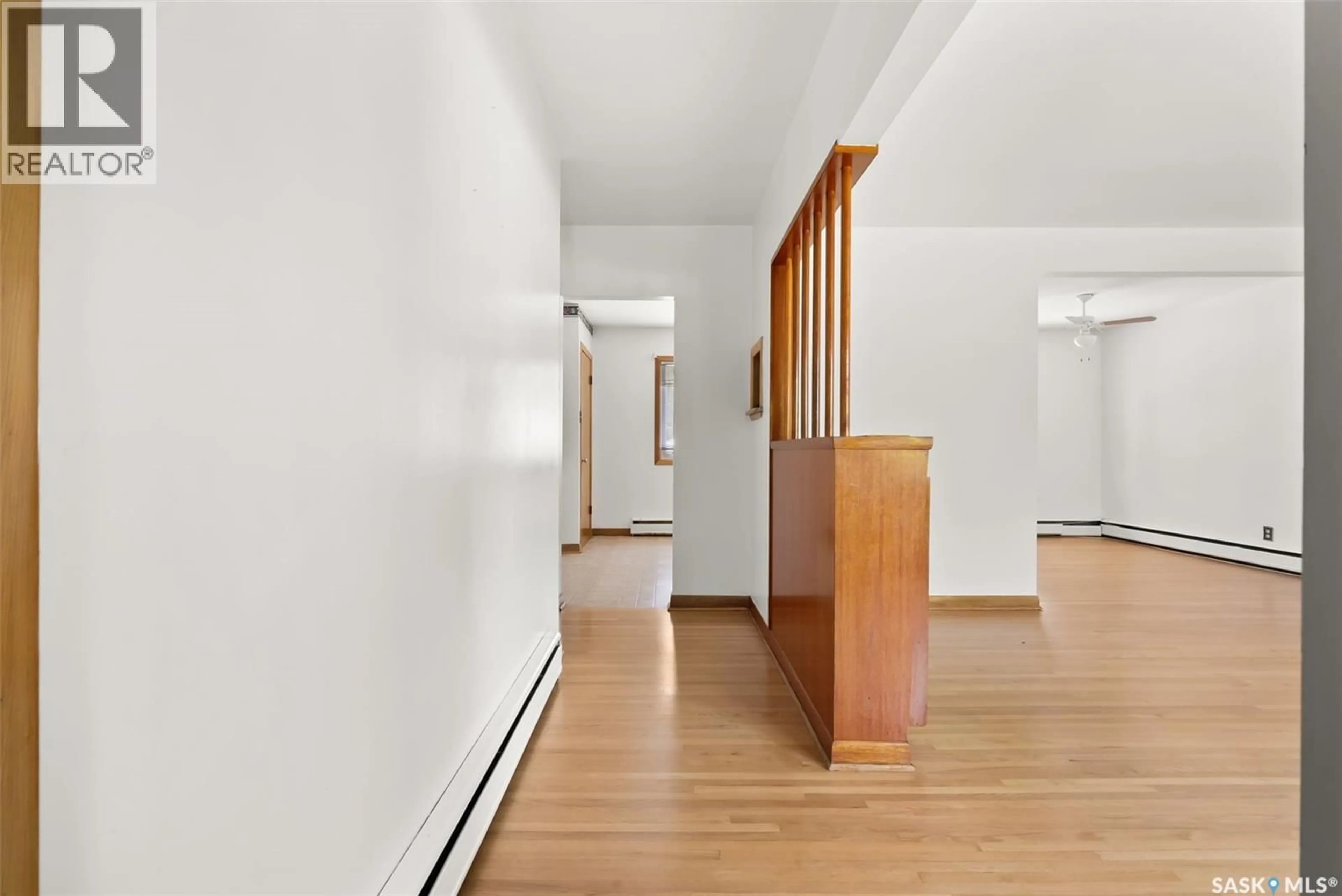 Indoor foyer for 909 CAMPBELL STREET, Regina Saskatchewan S4T5P2