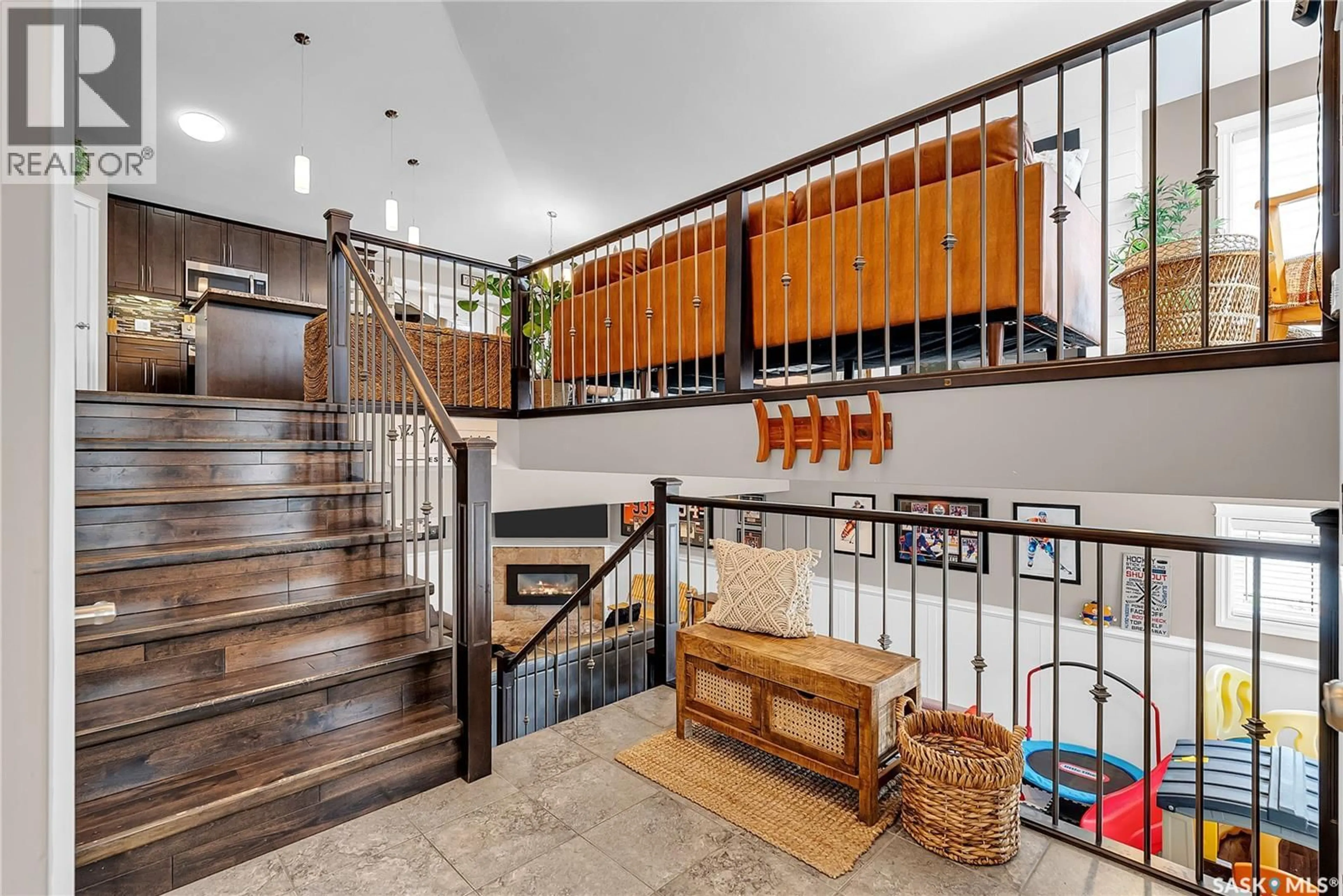 Indoor foyer for 424 HOGAN WAY, Warman Saskatchewan S0K4S1