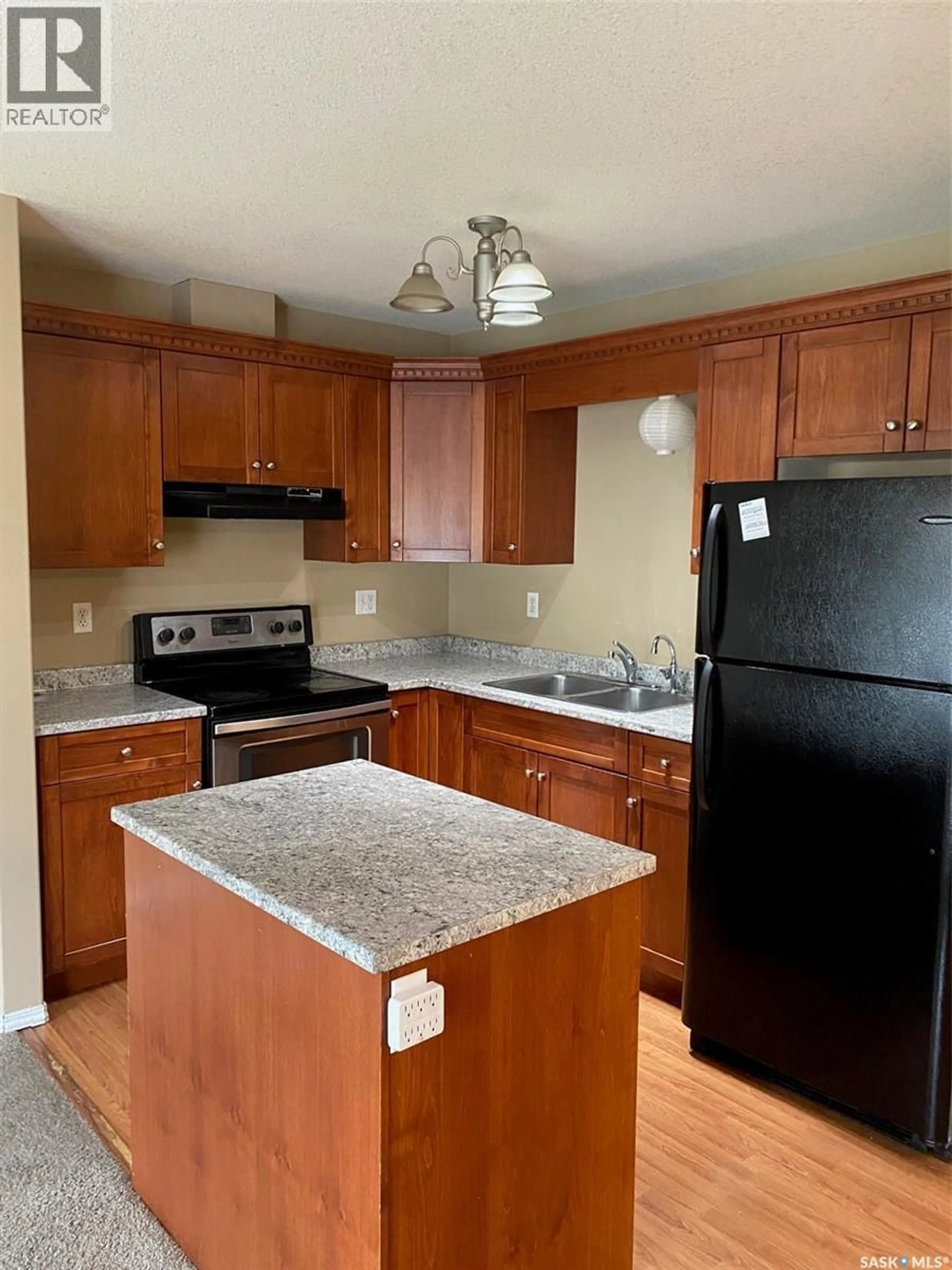 Standard kitchen, unknown for 4620 MARIGOLD DRIVE, Regina Saskatchewan S4X4S5