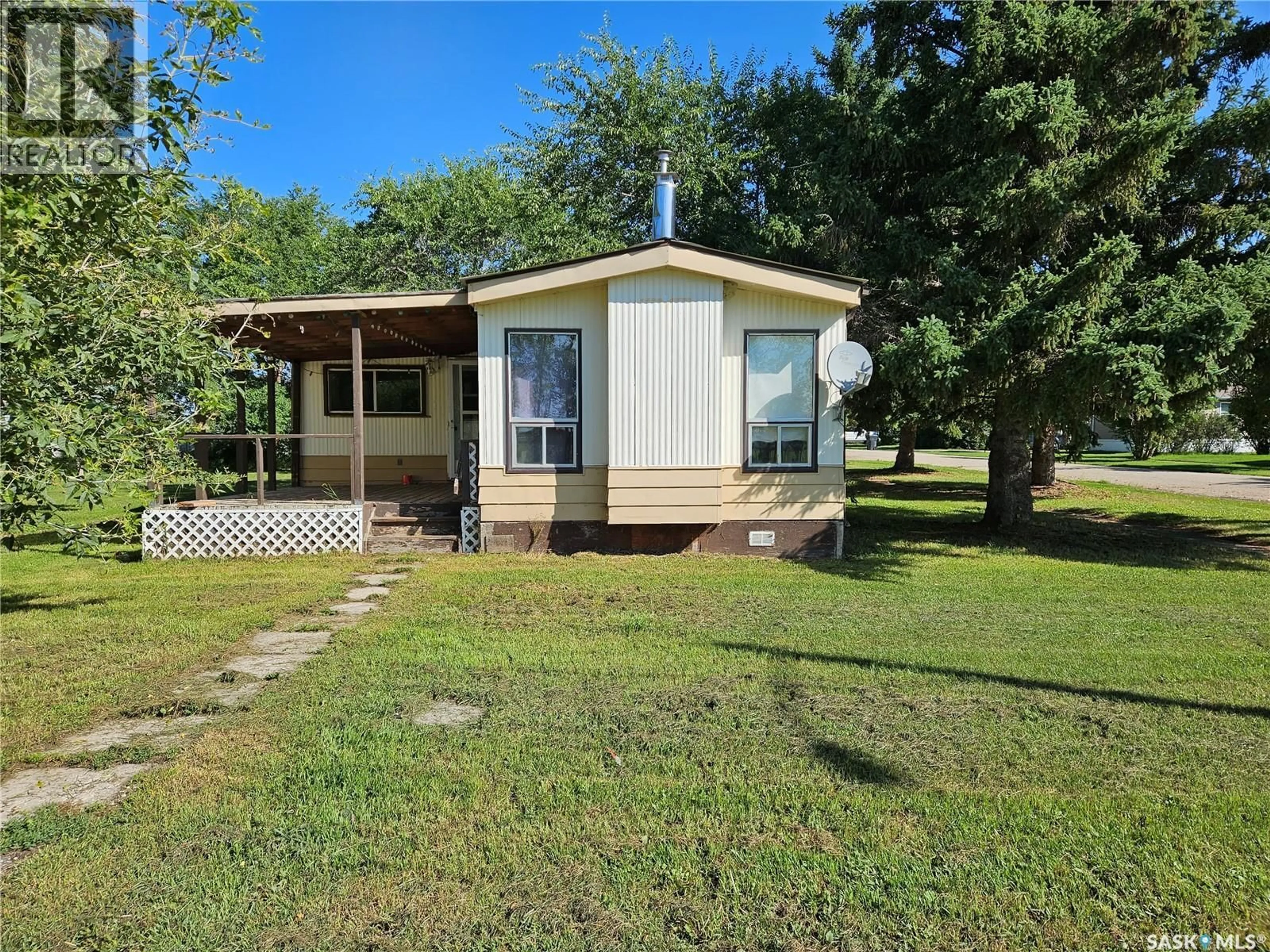 Home with vinyl exterior material, water/lake/river/ocean view for 216 RAILWAY AVENUE, Arcola Saskatchewan S0C0G0