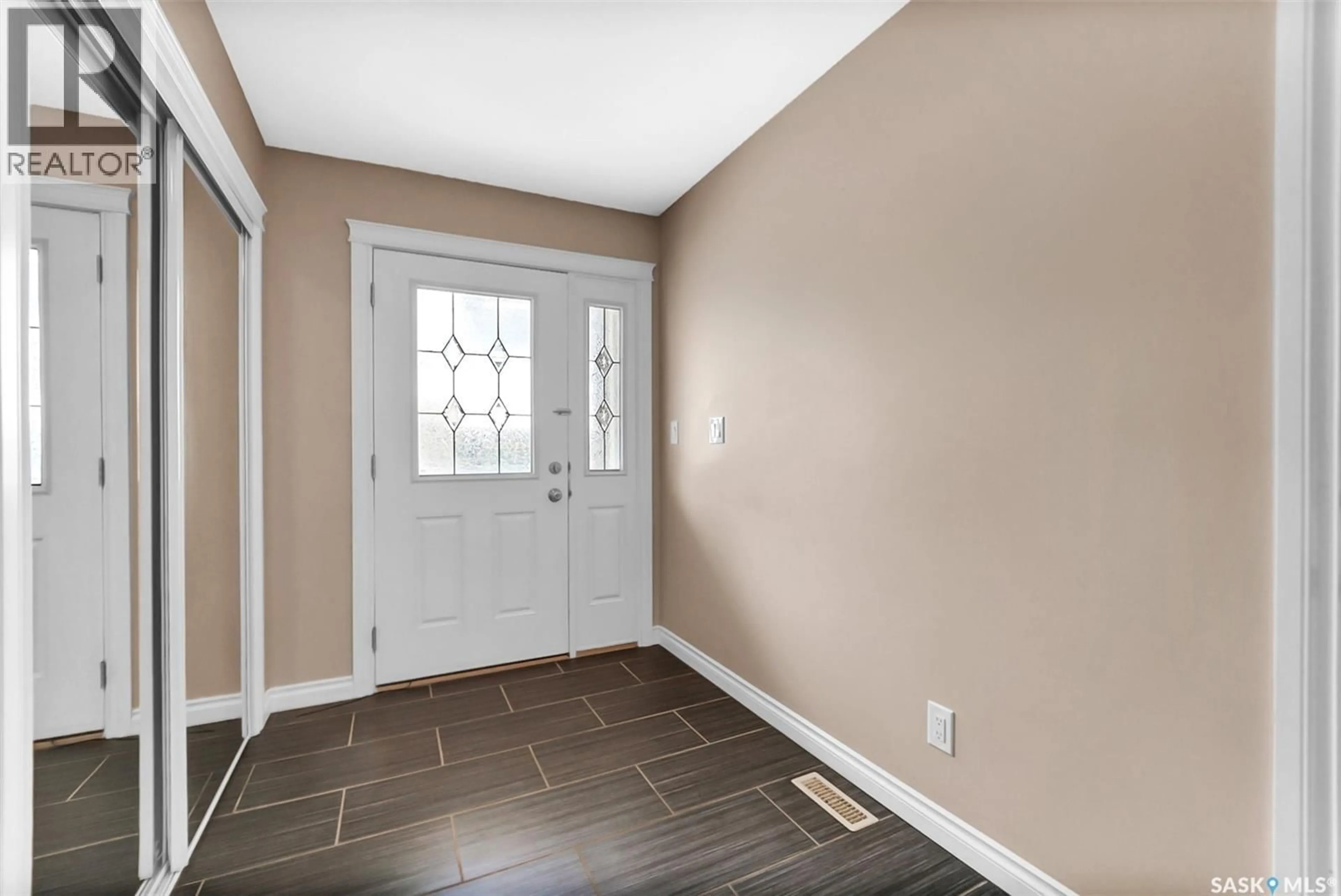 Indoor entryway for 401 212 WILLIS CRESCENT, Saskatoon Saskatchewan S7T0R7