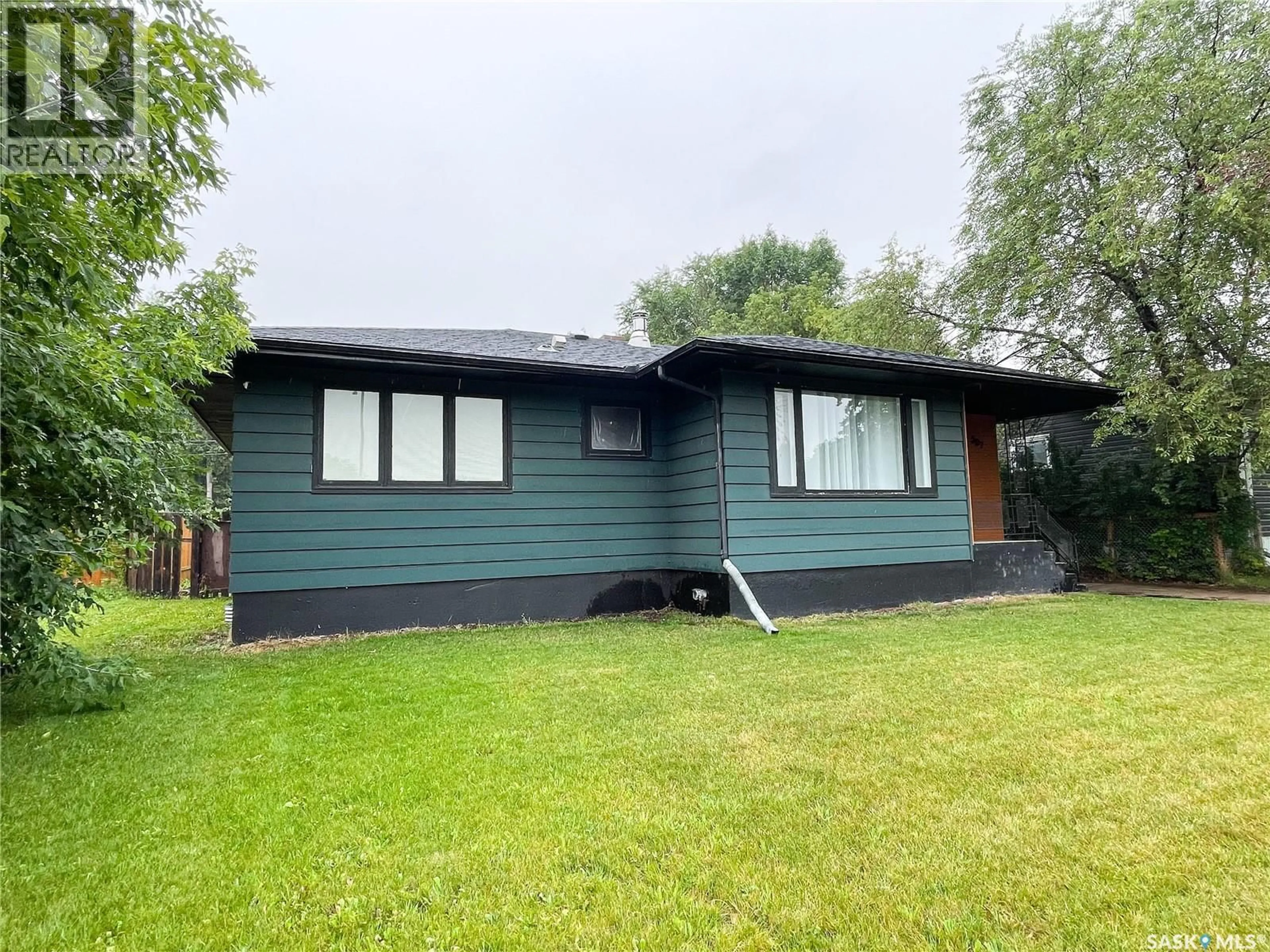 Home with vinyl exterior material, building for 507 CENTRE STREET, Meadow Lake Saskatchewan S9X1E5