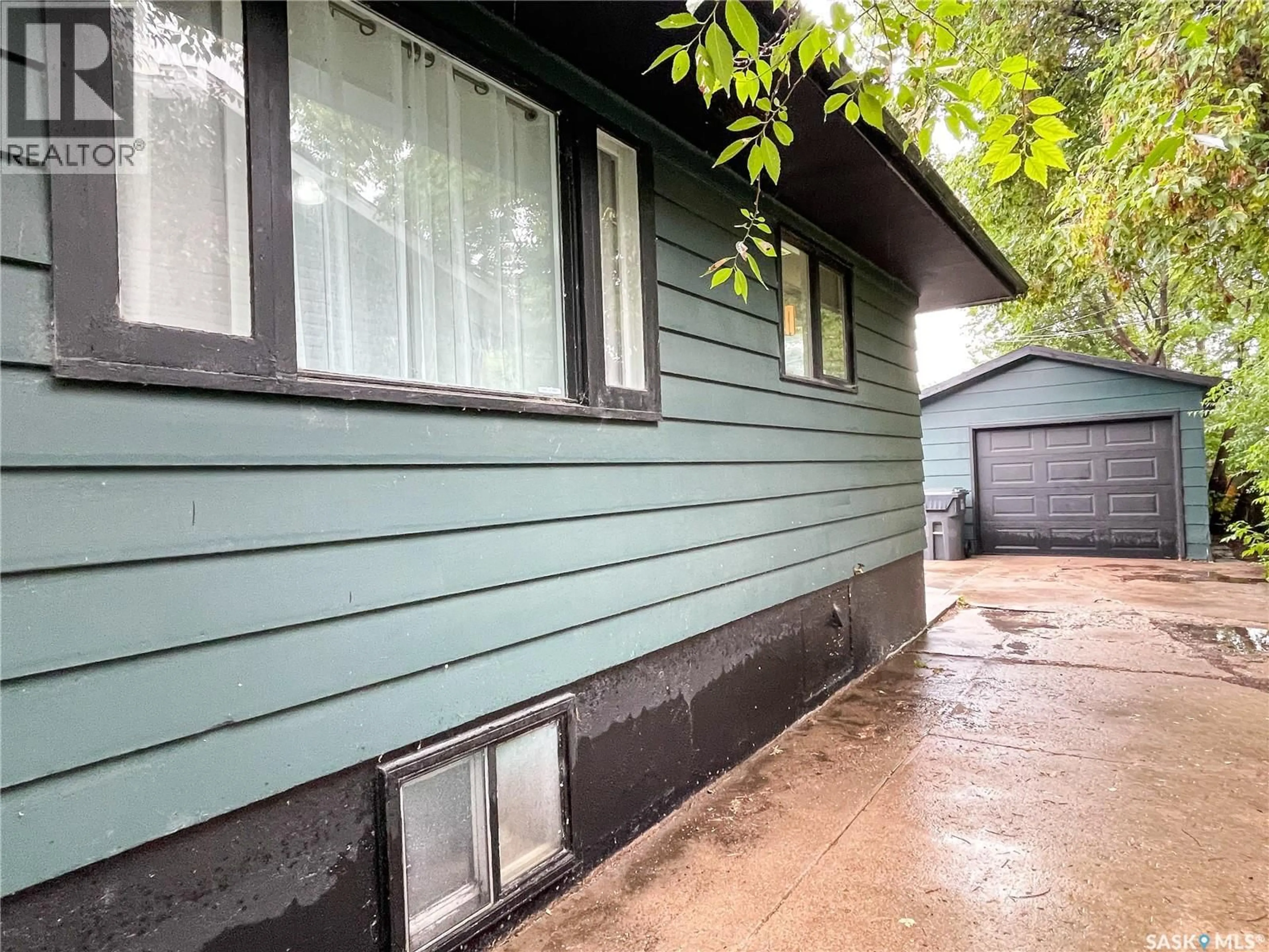 Home with vinyl exterior material, street for 507 CENTRE STREET, Meadow Lake Saskatchewan S9X1E5
