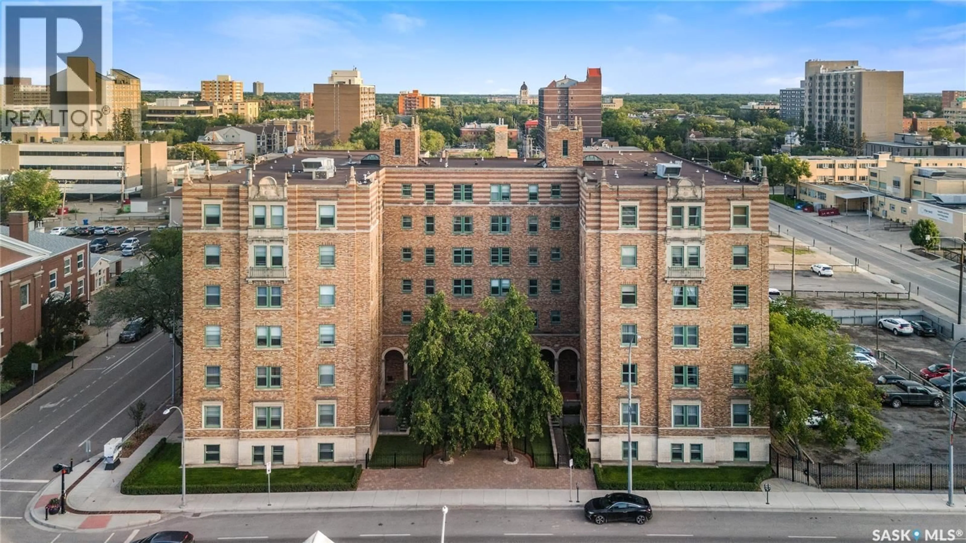 A pic from outside/outdoor area/front of a property/back of a property/a pic from drone, city buildings view from balcony for 308 - 2305 VICTORIA AVENUE, Regina Saskatchewan S4P0S7