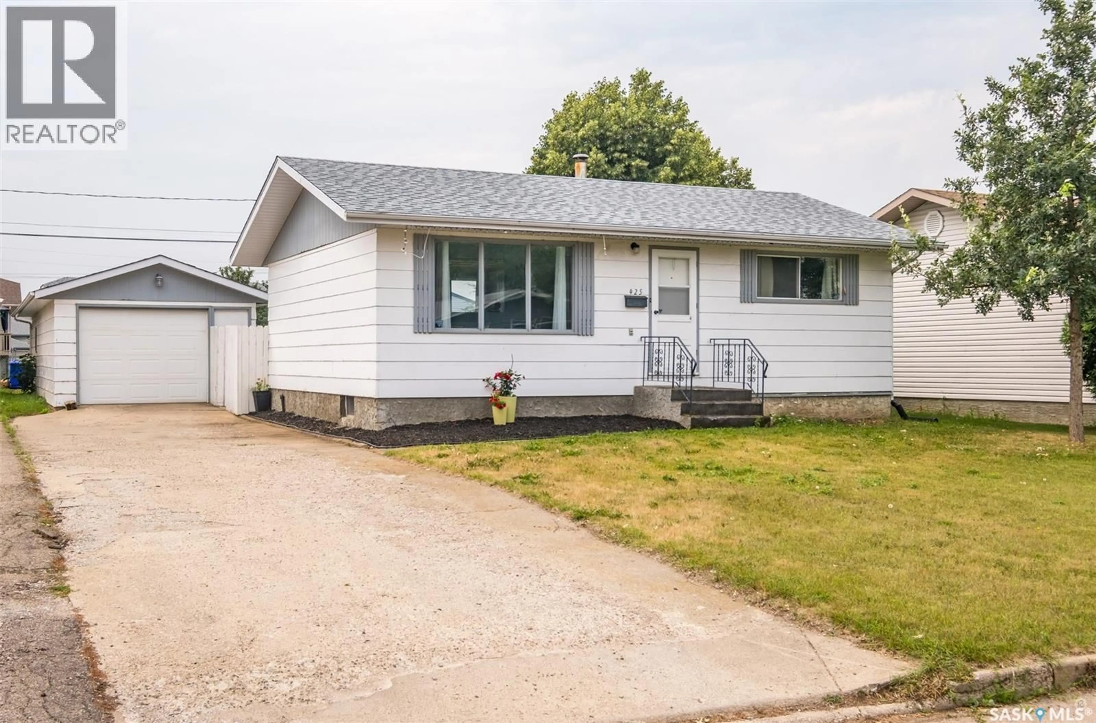 Home with vinyl exterior material, street for 425 30TH STREET, Prince Albert Saskatchewan S6V1Z5