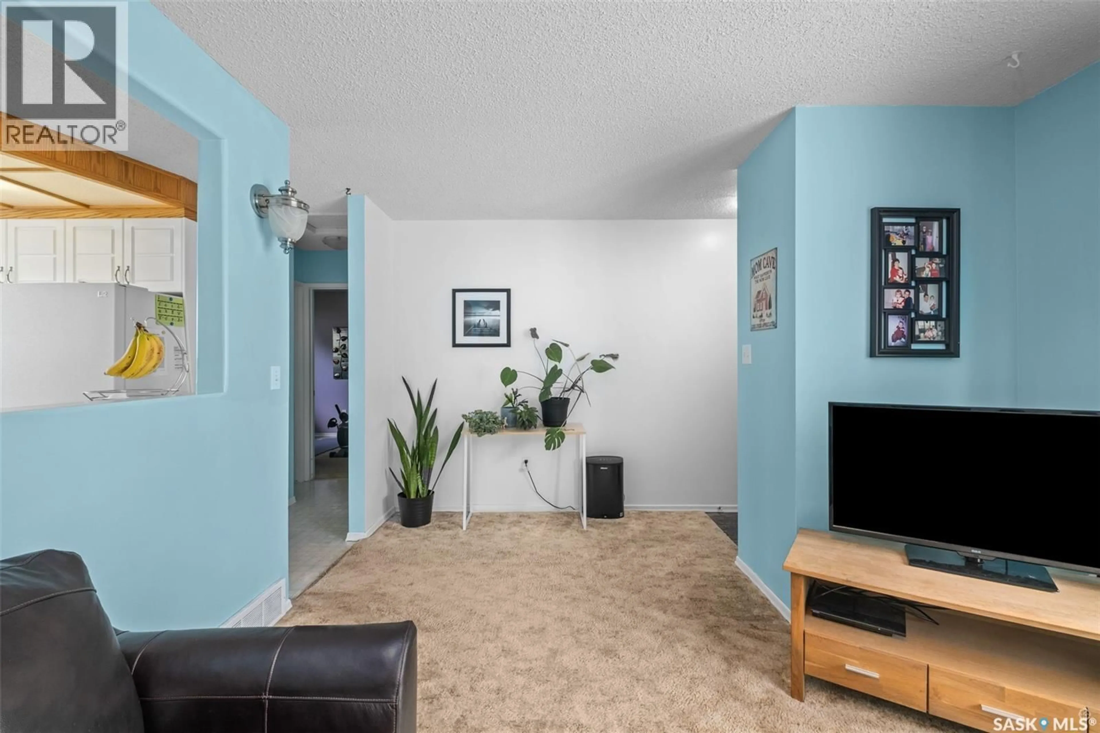 Indoor entryway for 425 30TH STREET, Prince Albert Saskatchewan S6V1Z5