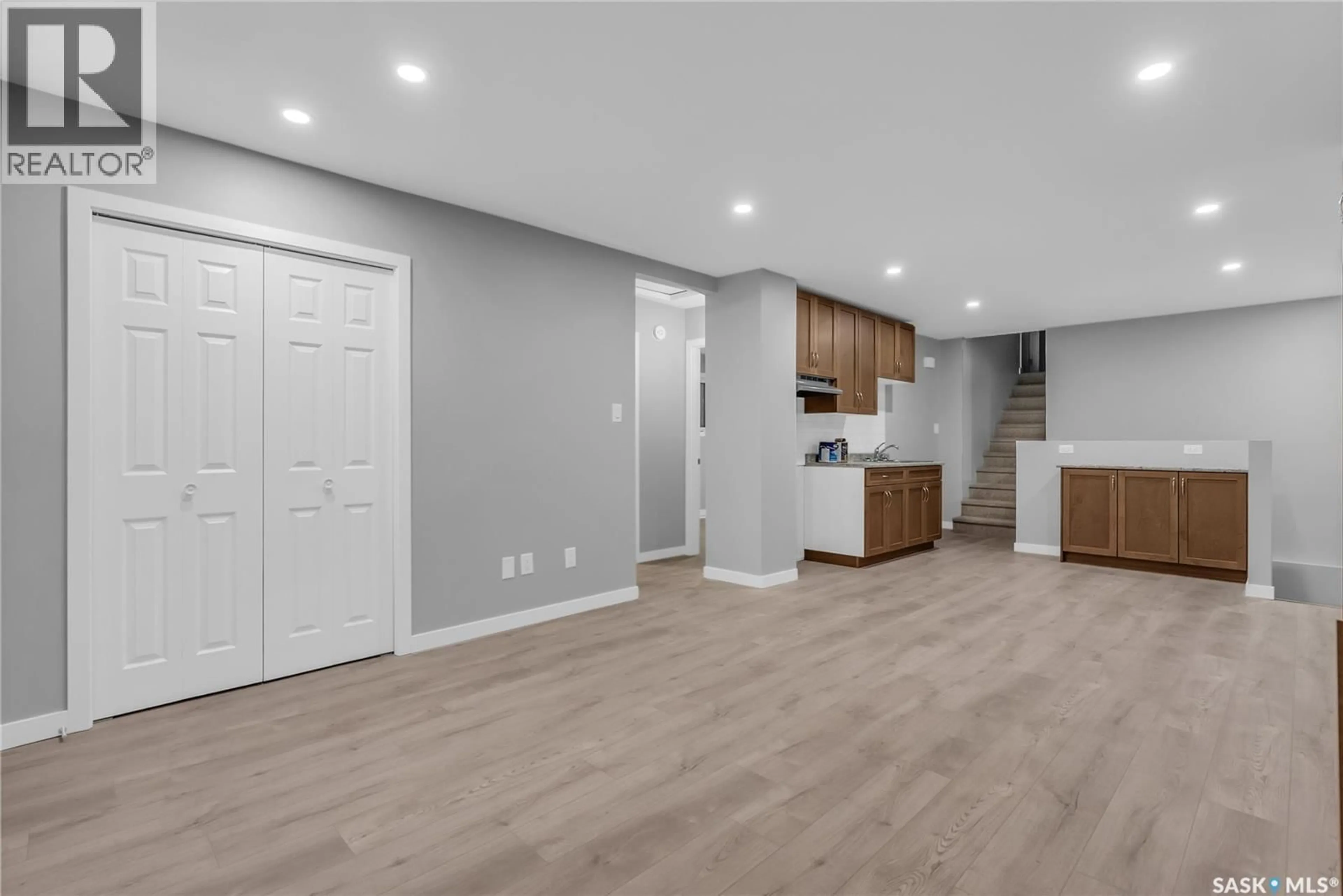 Open concept kitchen, wood/laminate floor for 228 S AVENUE S, Saskatoon Saskatchewan S7M2Z8