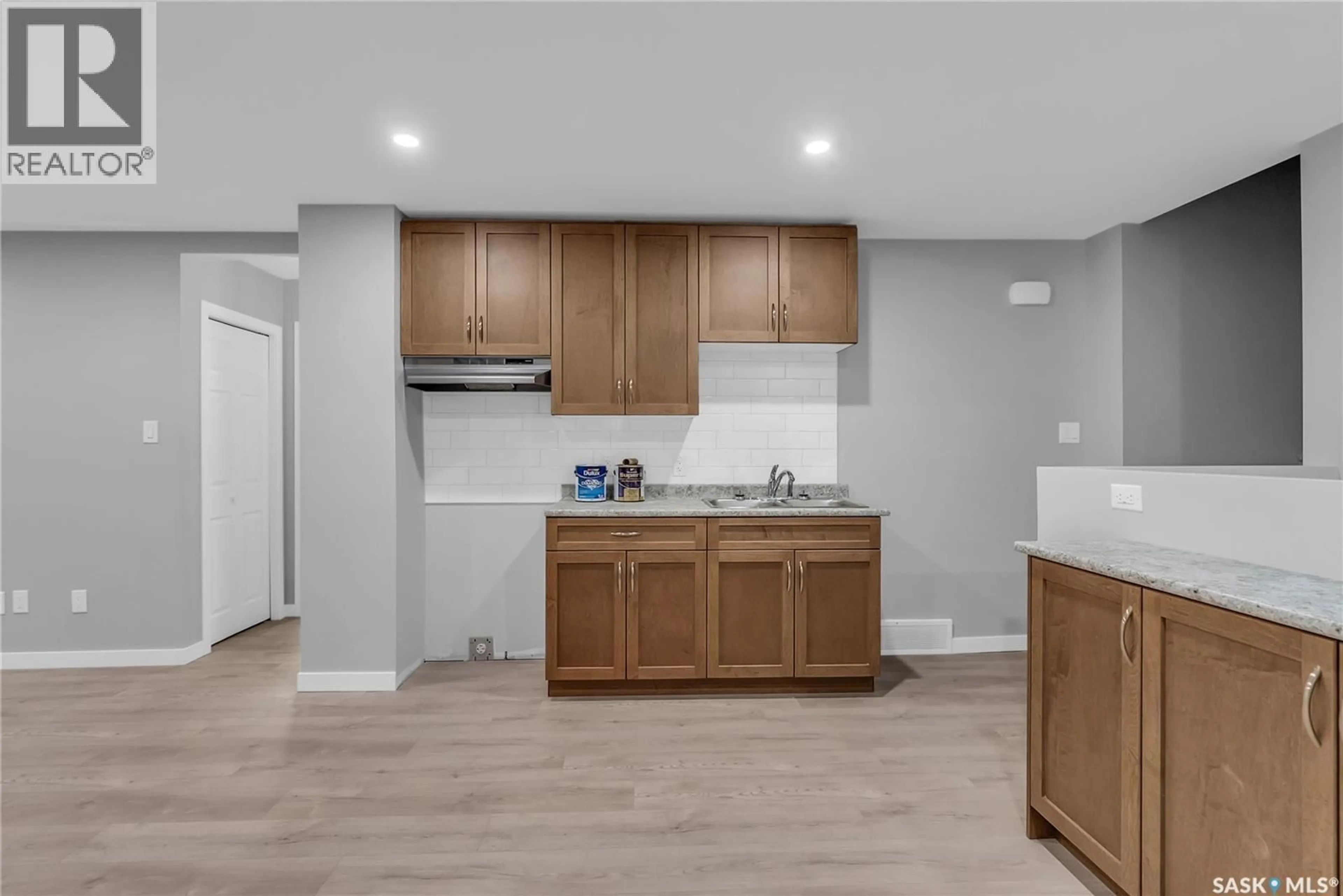 Standard kitchen, unknown for 228 S AVENUE S, Saskatoon Saskatchewan S7M2Z8
