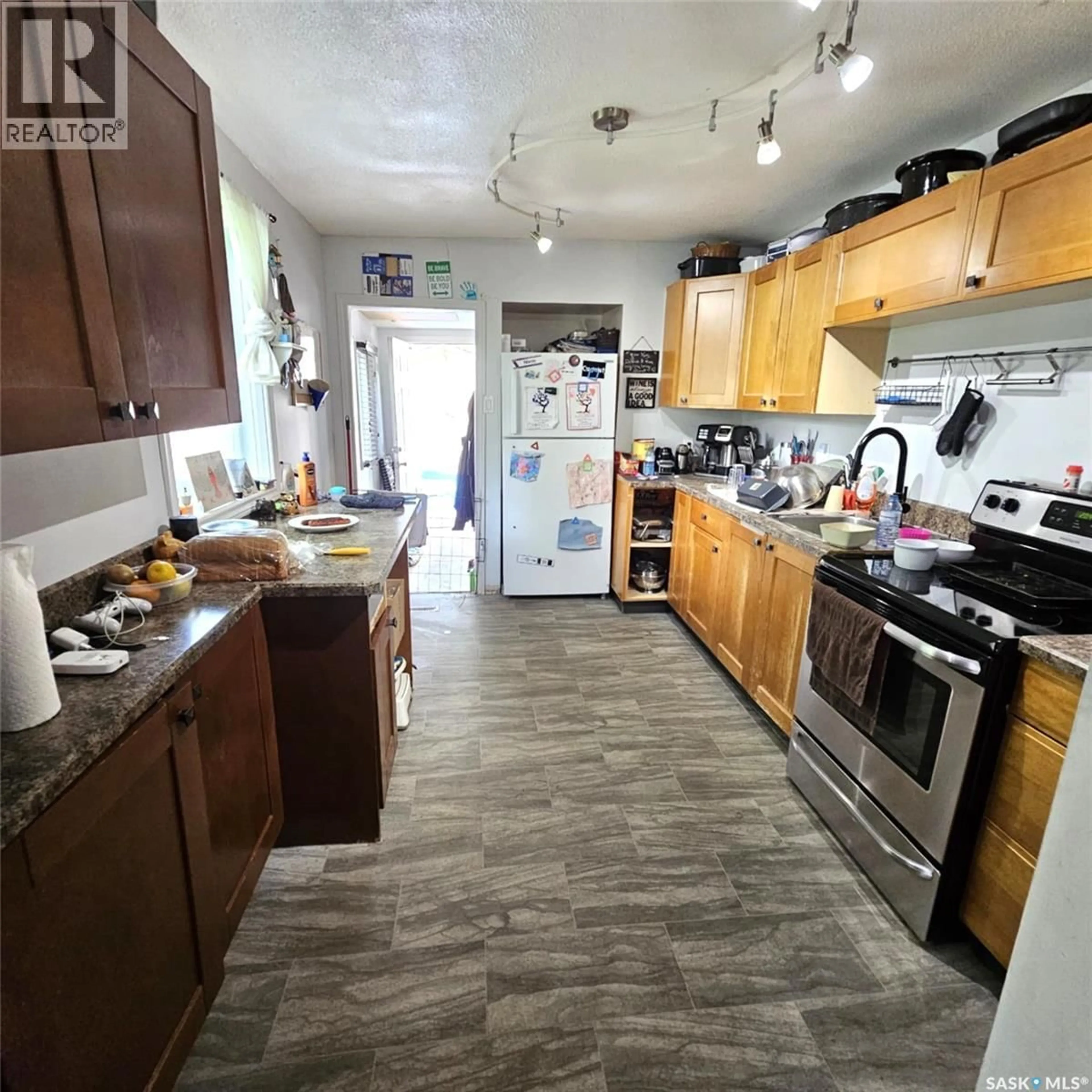 Open concept kitchen, unknown for 1261 ATKINSON STREET, Regina Saskatchewan S4N3V7