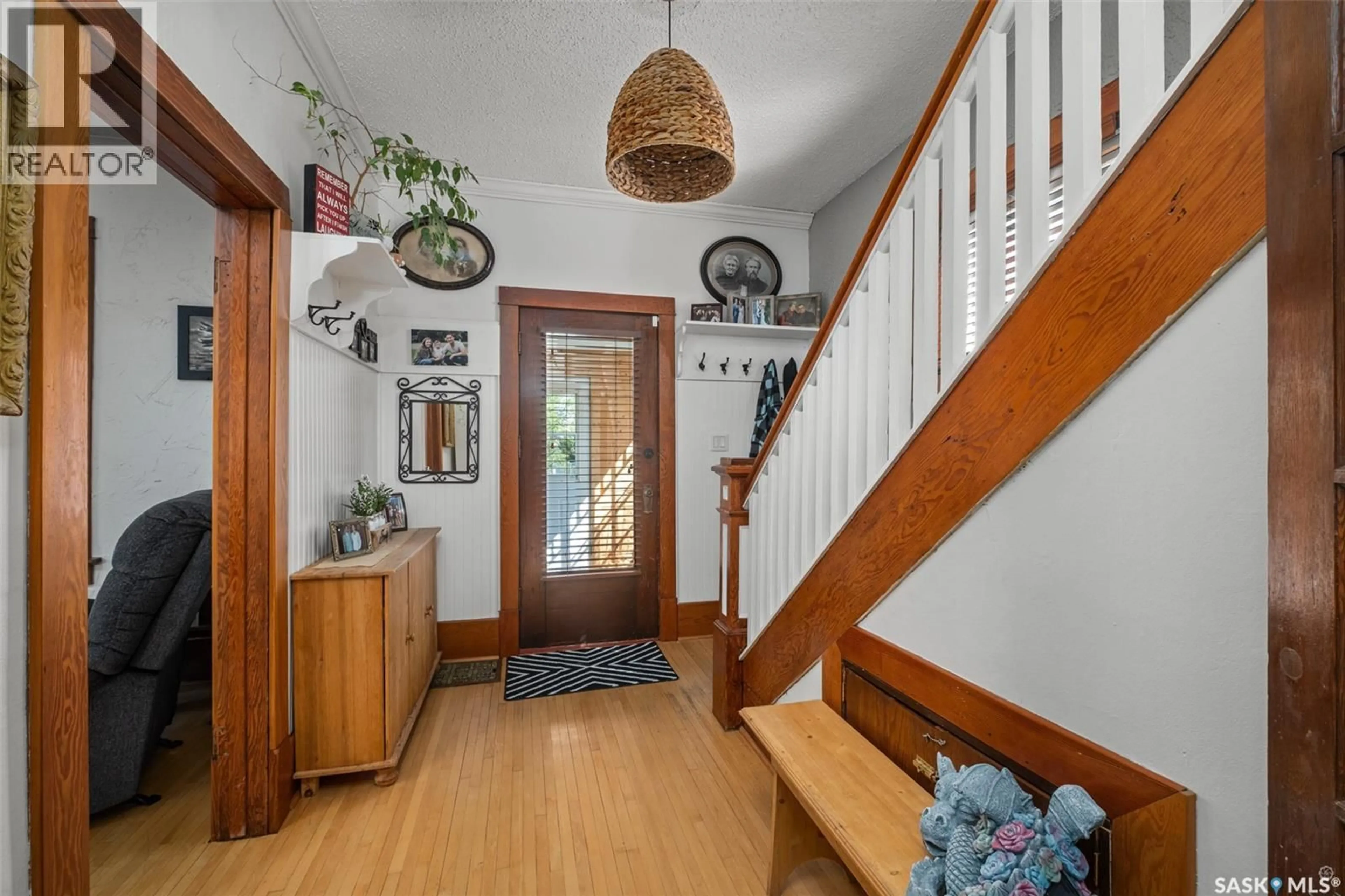 Indoor entryway for 469 8TH STREET, Prince Albert Saskatchewan S6V0W3