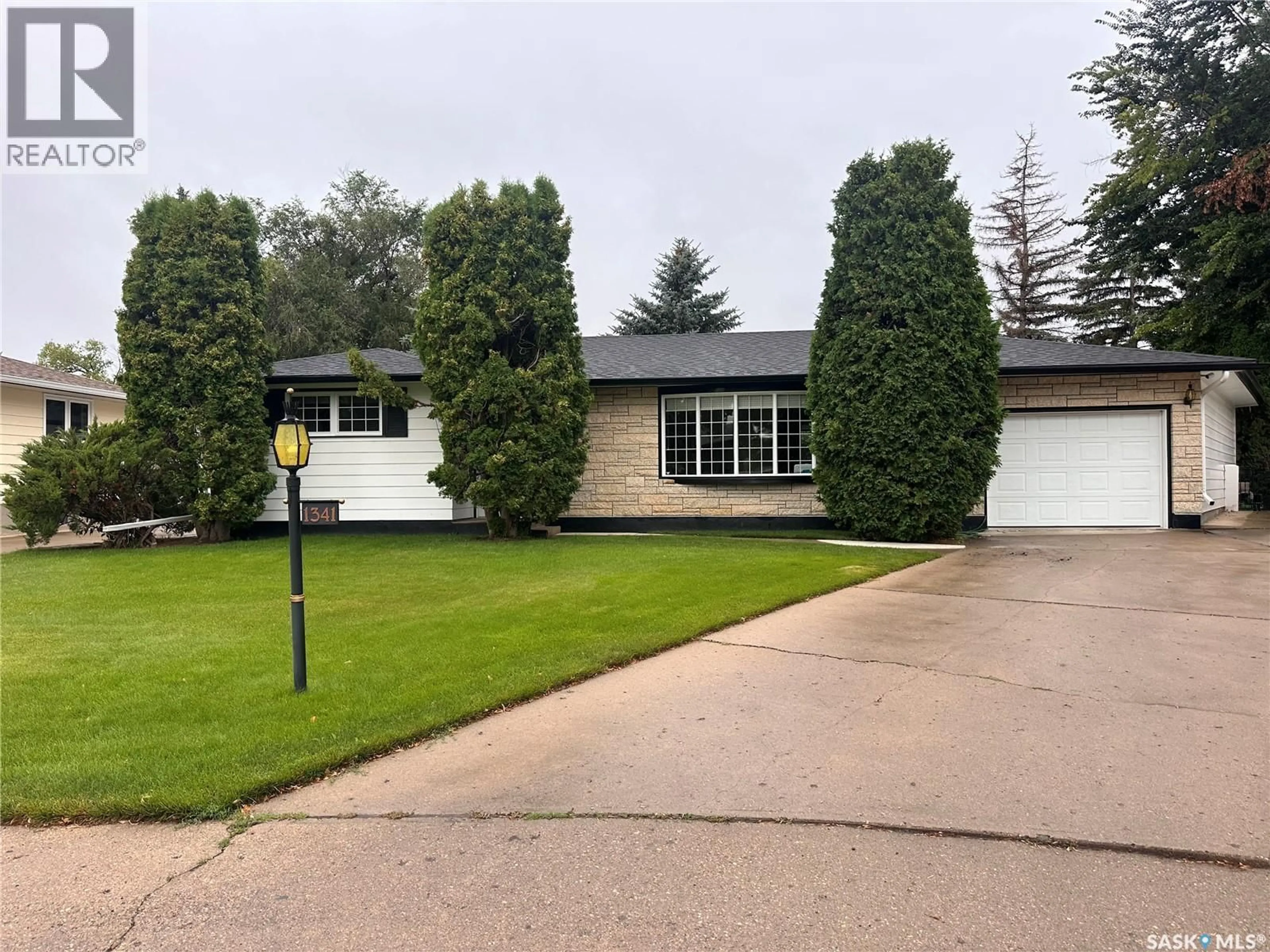 Home with vinyl exterior material, street for 1341 KING CRESCENT, Moose Jaw Saskatchewan S6H3G3