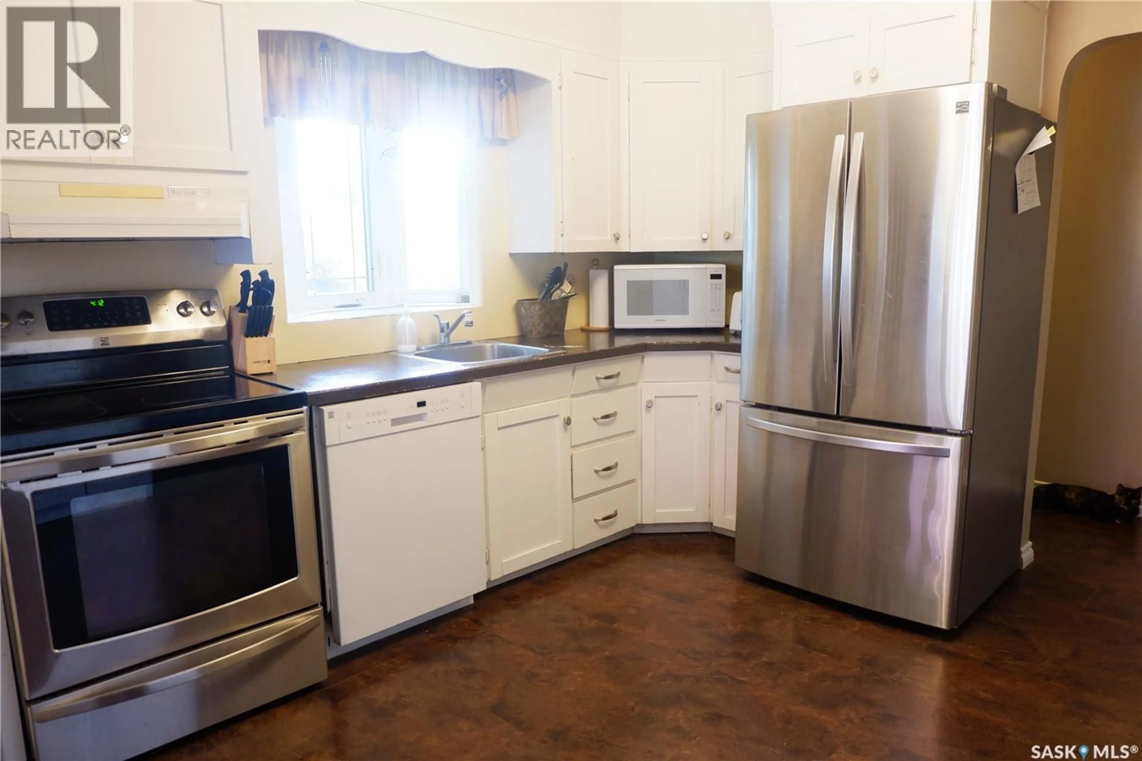 Standard kitchen, ceramic/tile floor for 314 COLUMBUS DRIVE, Rockglen Saskatchewan S0H3R0