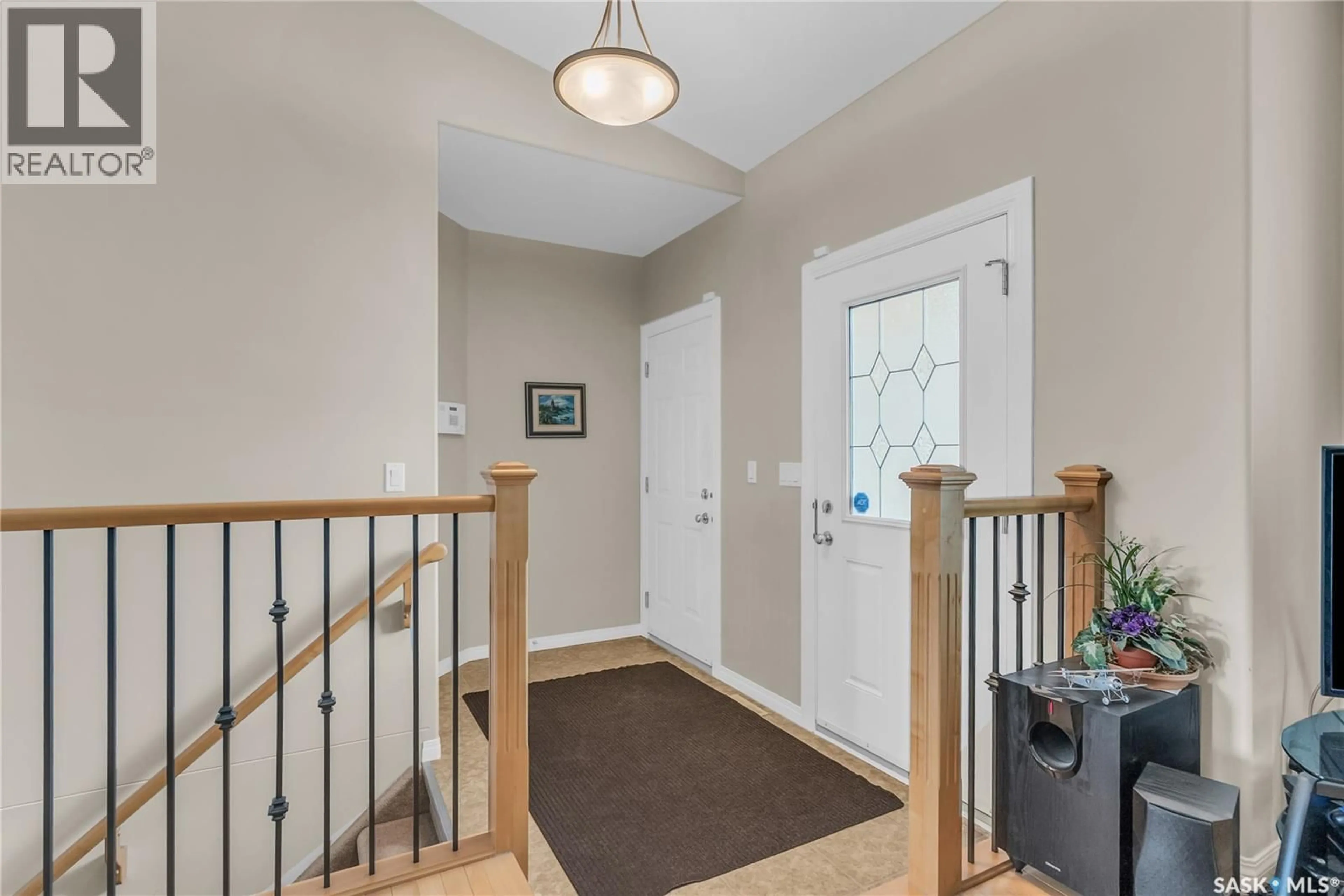 Indoor entryway for 1303 HUGHES DRIVE, Saskatoon Saskatchewan S7L7N1