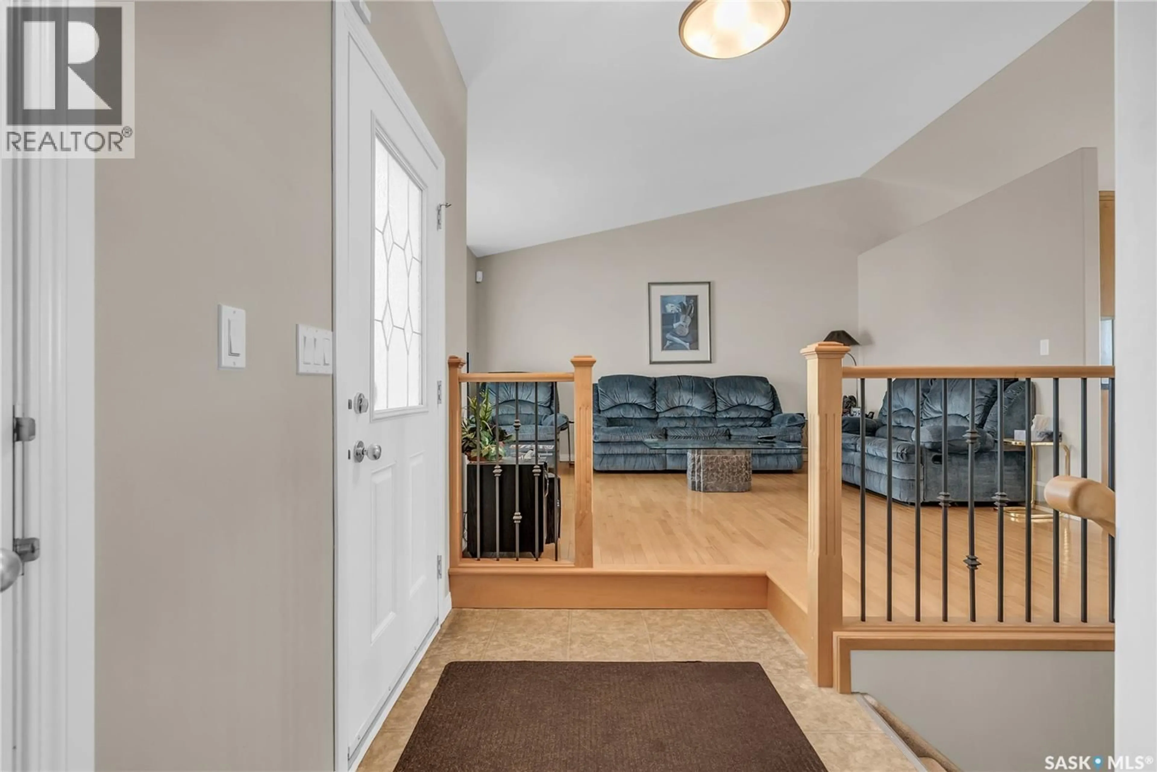 Indoor entryway for 1303 HUGHES DRIVE, Saskatoon Saskatchewan S7L7N1