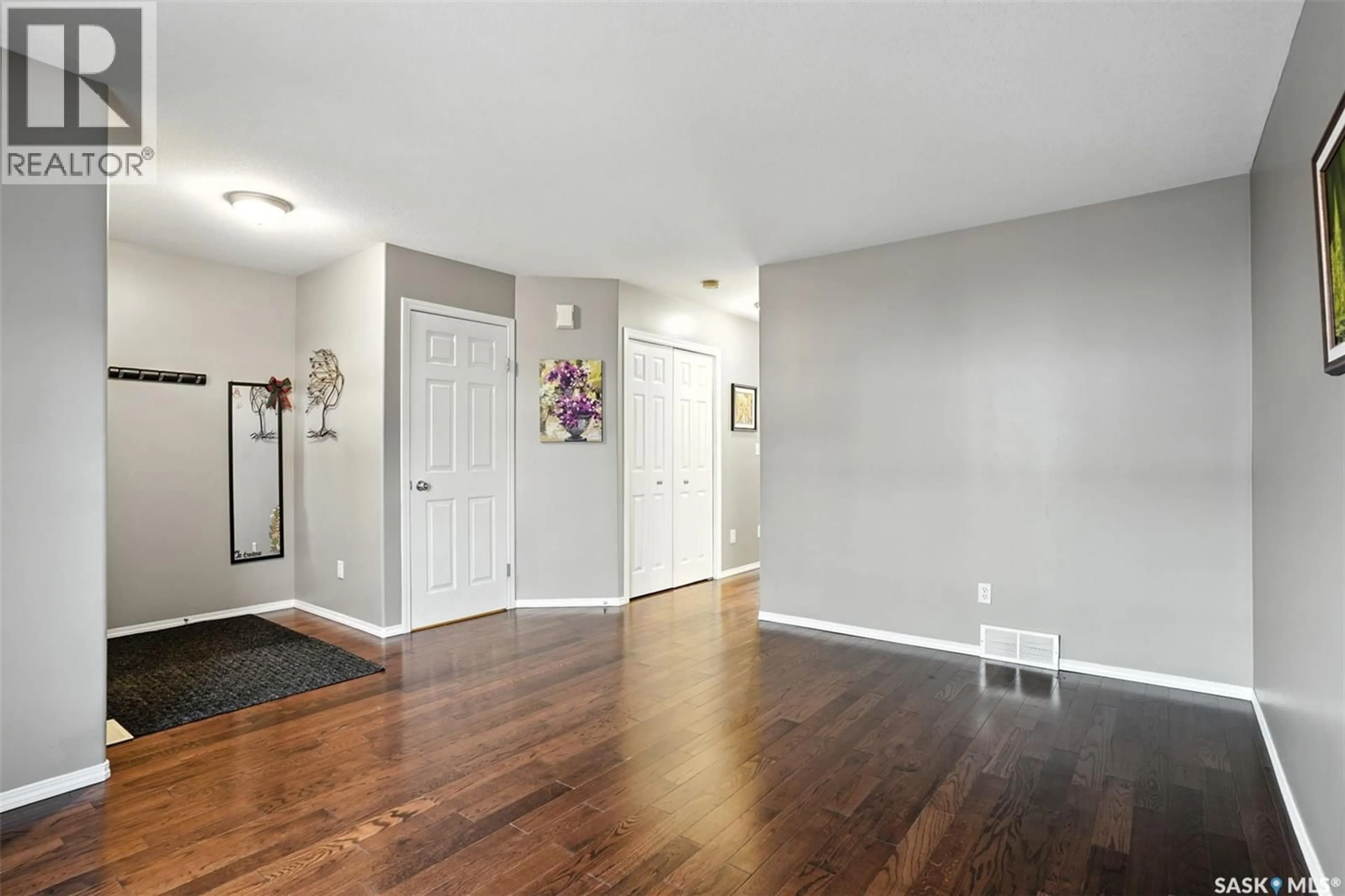 Indoor entryway for 104 - 203 HEROLD TERRACE, Saskatoon Saskatchewan S7V1H6